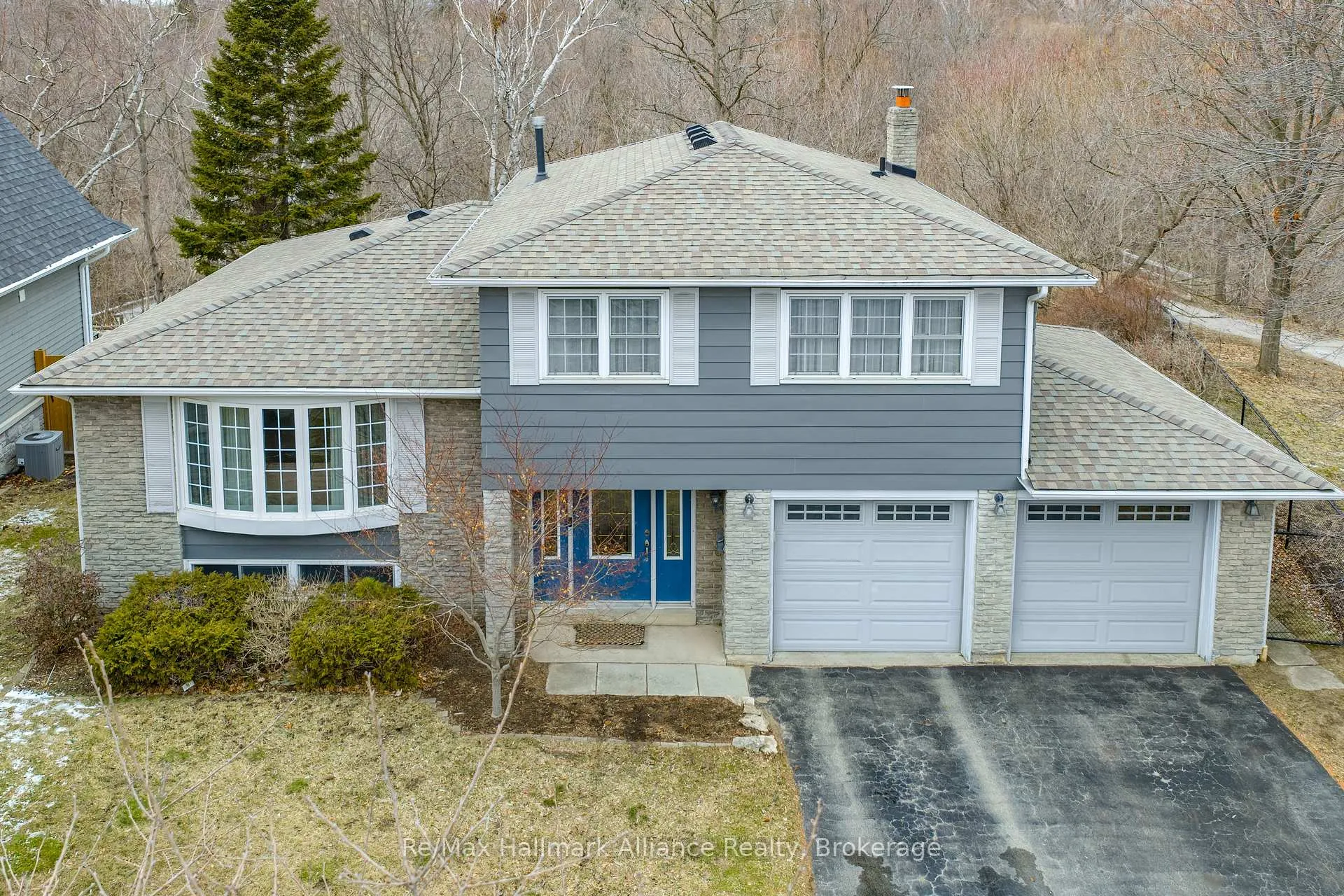 Photo 4 of 2305 Devon Road, Oakville, Ford — HOMEH