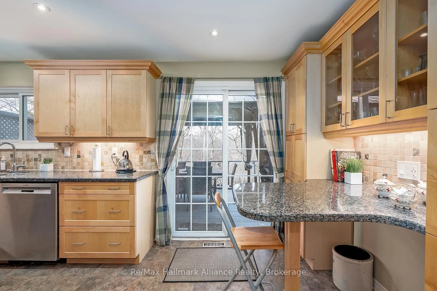 Photo 19 of 2305 Devon Road, Oakville, Ford — HOMEH