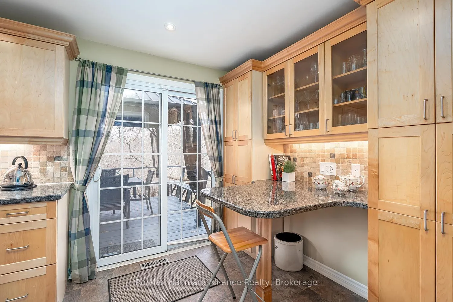 Photo 20 of 2305 Devon Road, Oakville, Ford — HOMEH