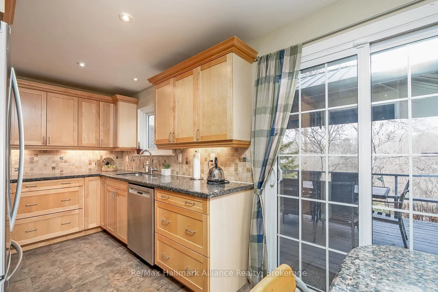 Photo 21 of 2305 Devon Road, Oakville, Ford — HOMEH
