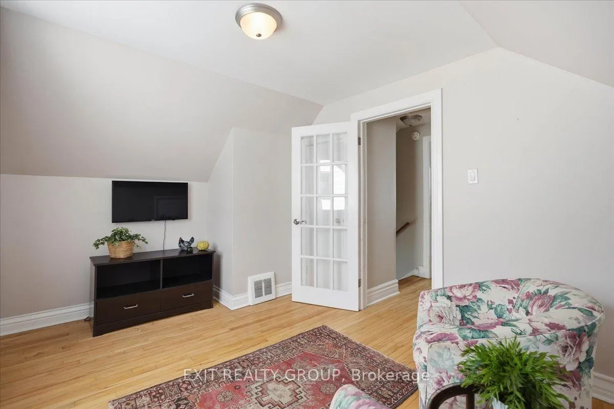 Photo 20 of 27 Fourth Avenue, Quinte West, Trenton Ward — HOMEH