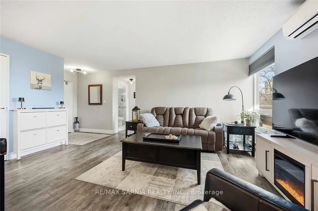 Photo 6 of Unit 209, 155 Front Street N, Sarnia — HOMEH