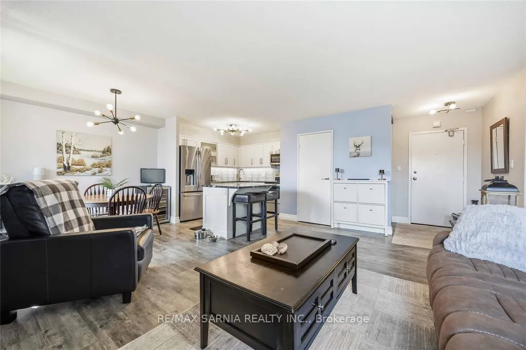 Photo 7 of Unit 209, 155 Front Street N, Sarnia — HOMEH