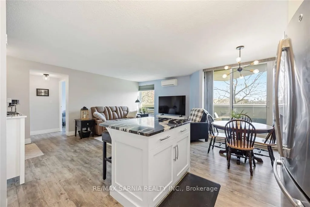 Photo 10 of Unit 209, 155 Front Street N, Sarnia — HOMEH