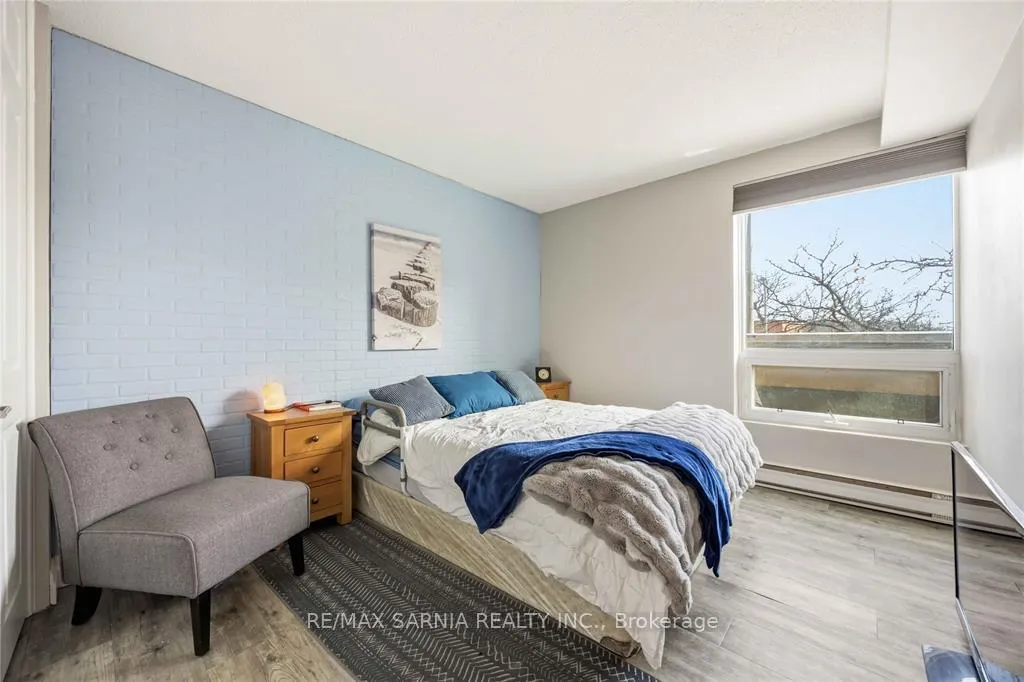 Photo 13 of Unit 209, 155 Front Street N, Sarnia — HOMEH