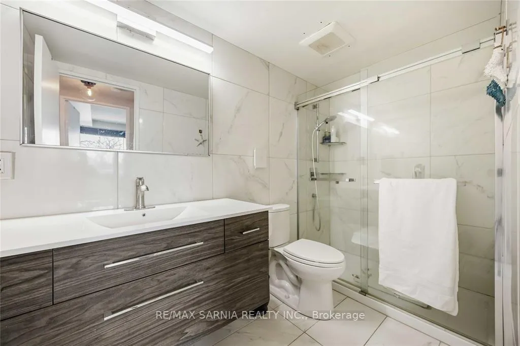 Photo 14 of Unit 209, 155 Front Street N, Sarnia — HOMEH