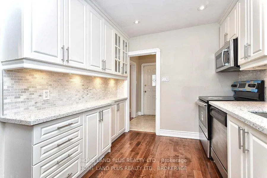 Photo 4 of 28 Walder Avenue, Toronto, Mount Pleasant East — HOMEH