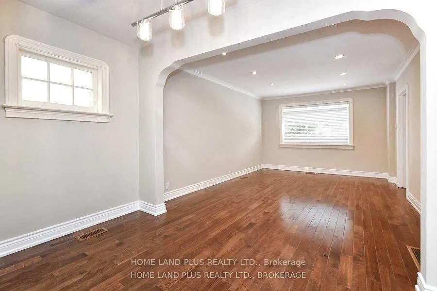 Photo 5 of 28 Walder Avenue, Toronto, Mount Pleasant East — HOMEH