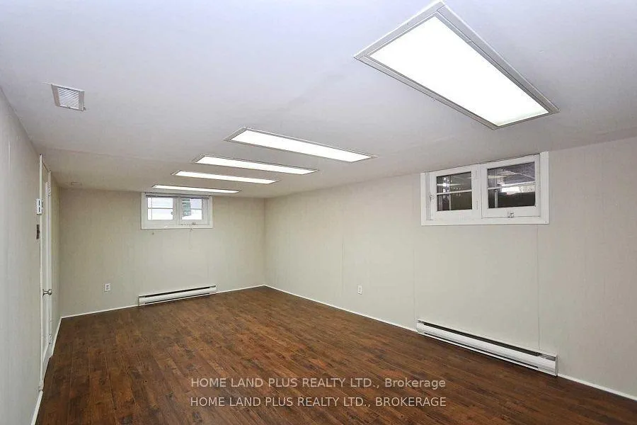 Photo 17 of 28 Walder Avenue, Toronto, Mount Pleasant East — HOMEH