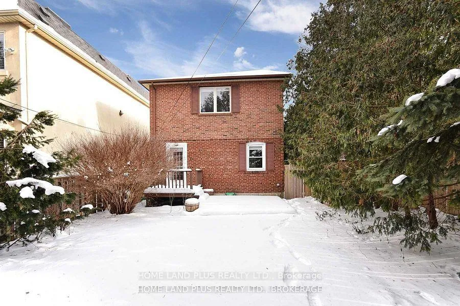 Photo 20 of 28 Walder Avenue, Toronto, Mount Pleasant East — HOMEH