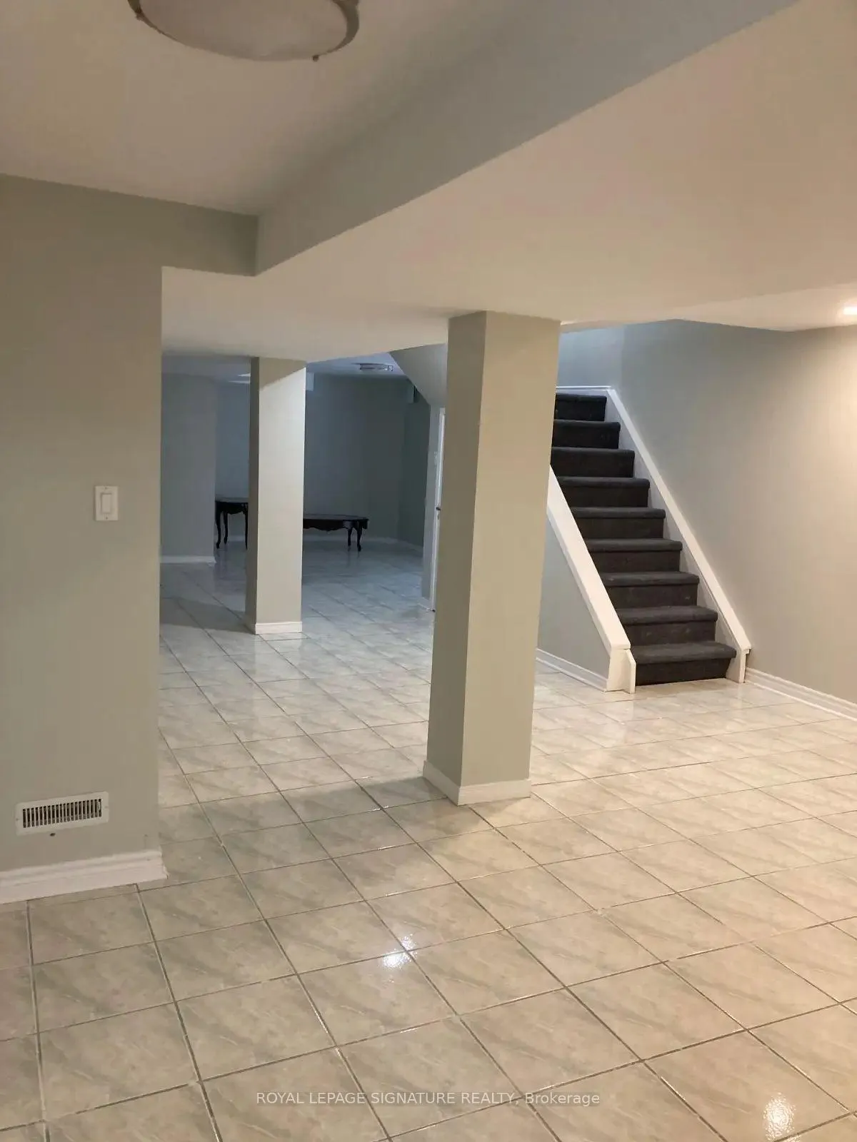 Photo 2 of Unit Basement, 154 Fifefield Drive, Vaughan, Maple — HOMEH
