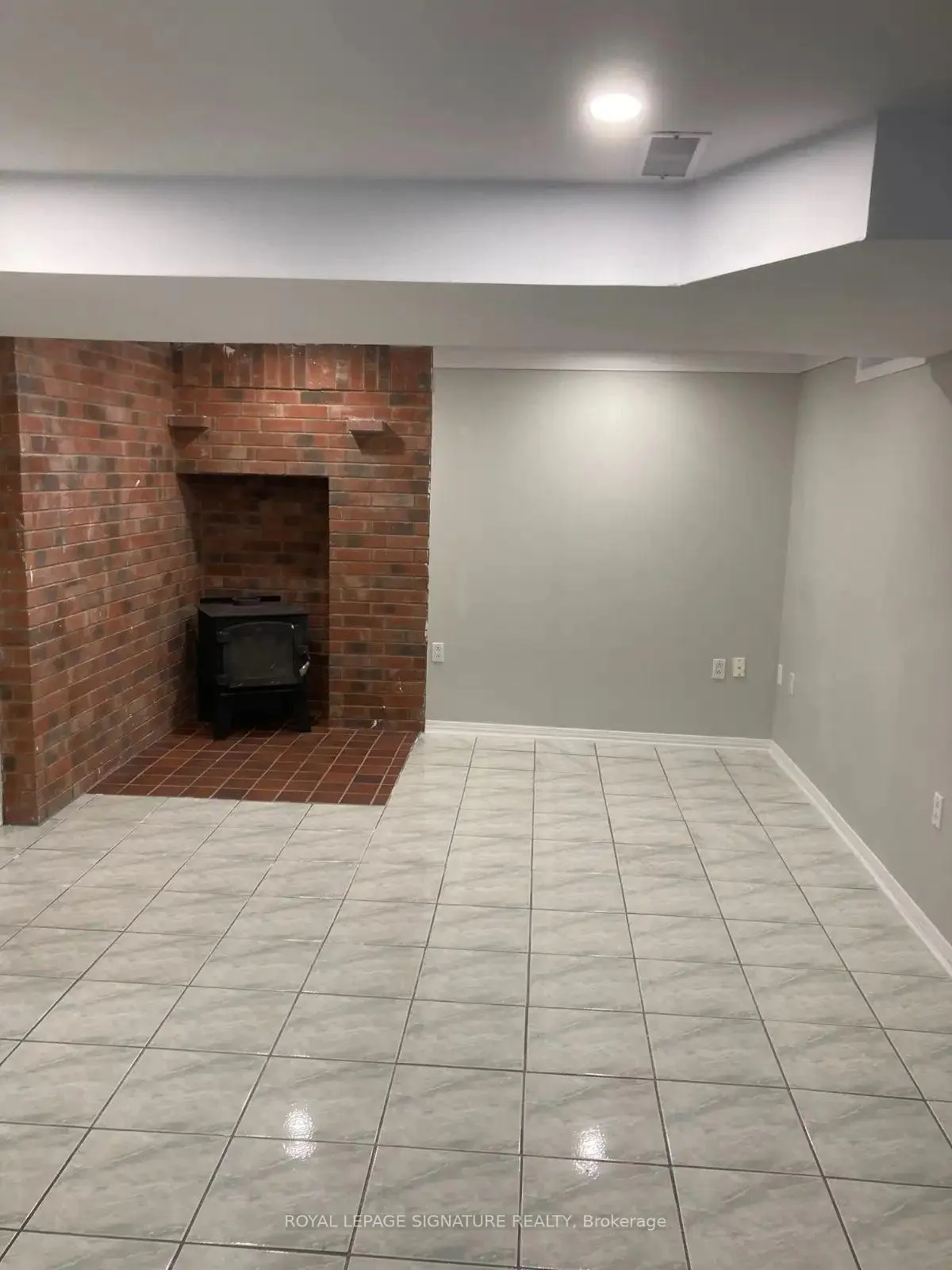 Photo 4 of Unit Basement, 154 Fifefield Drive, Vaughan, Maple — HOMEH