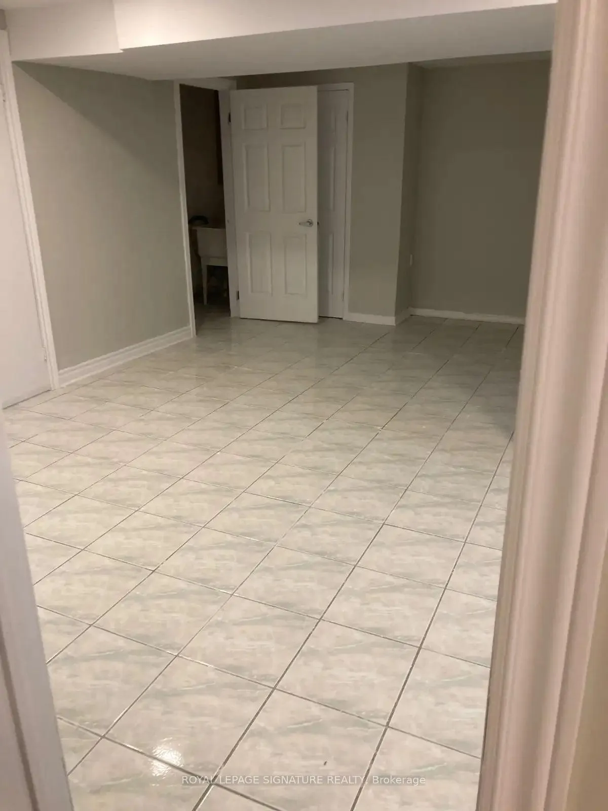 Photo 5 of Unit Basement, 154 Fifefield Drive, Vaughan, Maple — HOMEH