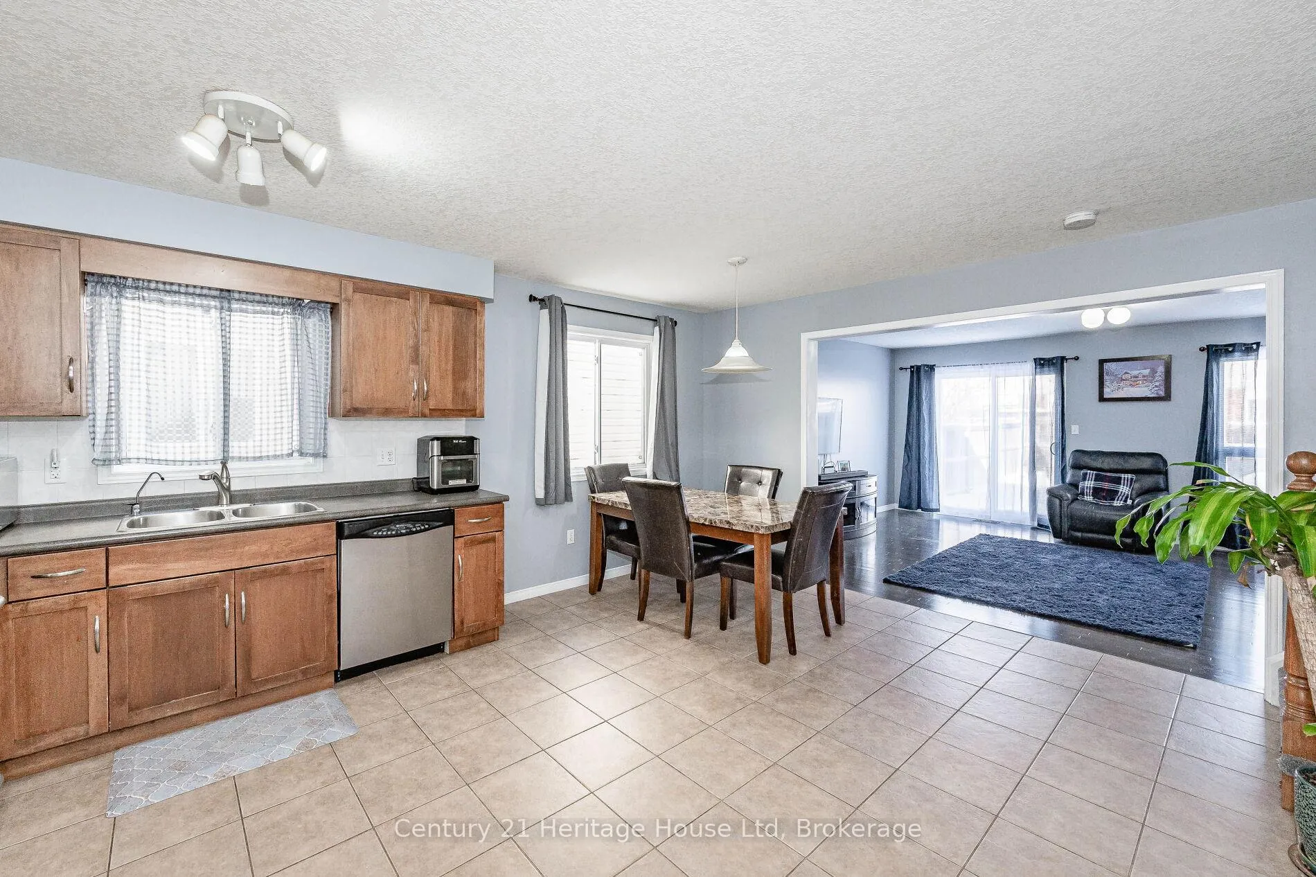 Photo 8 of 37 Hasler Crescent, Guelph, Pineridge/Westminster Woods — HOMEH