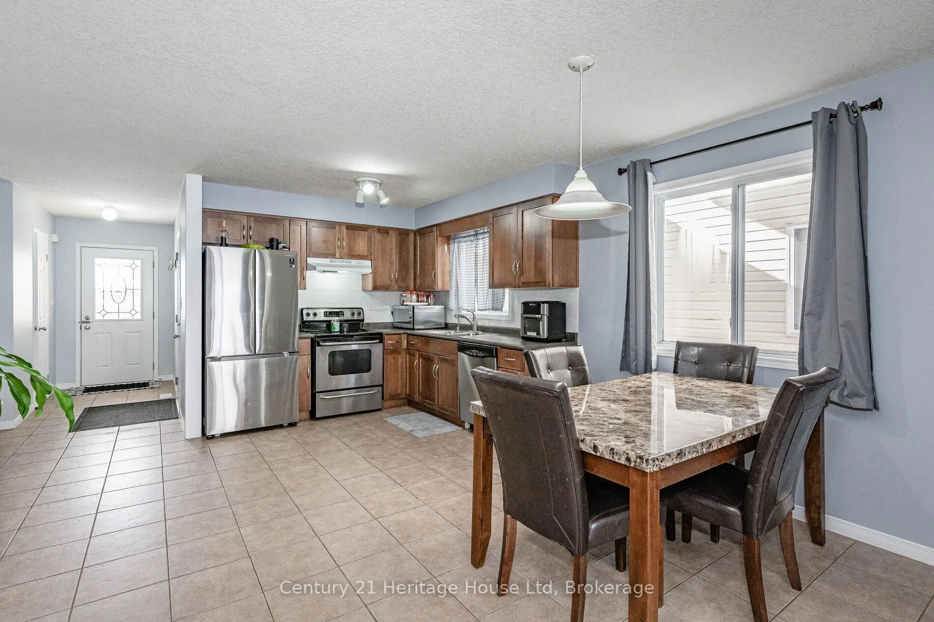 Photo 9 of 37 Hasler Crescent, Guelph, Pineridge/Westminster Woods — HOMEH