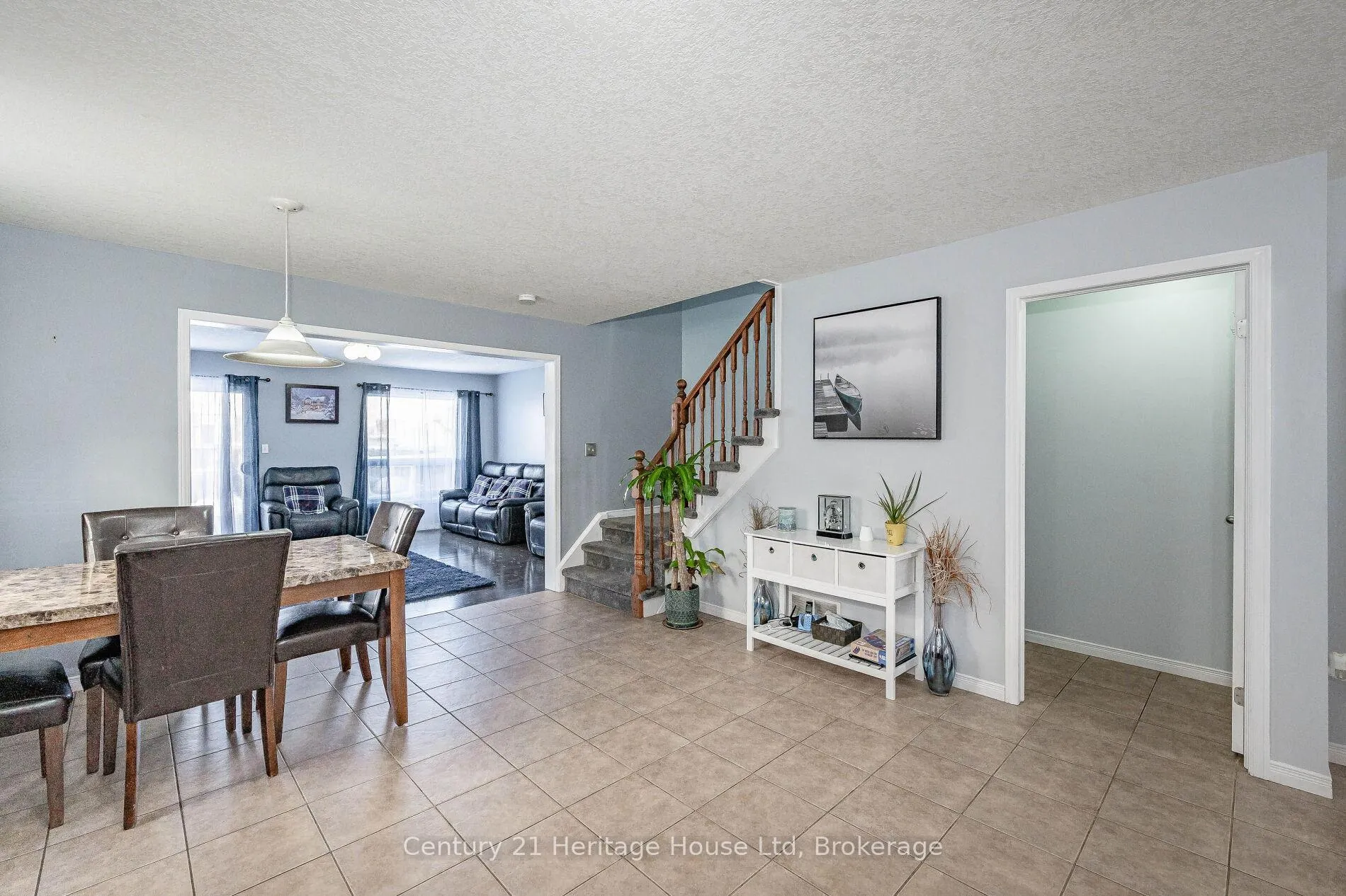 Photo 13 of 37 Hasler Crescent, Guelph, Pineridge/Westminster Woods — HOMEH
