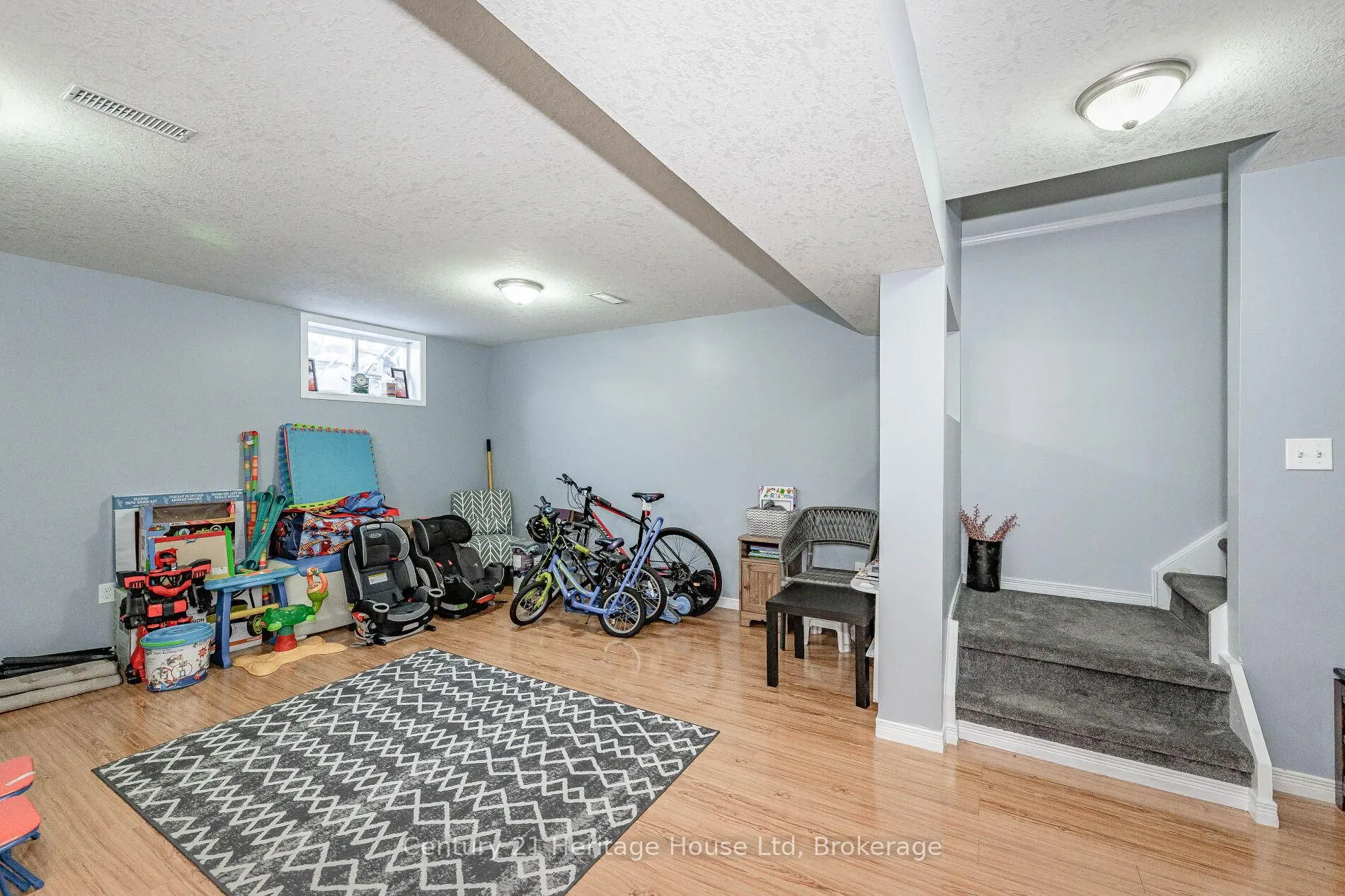 Photo 33 of 37 Hasler Crescent, Guelph, Pineridge/Westminster Woods — HOMEH