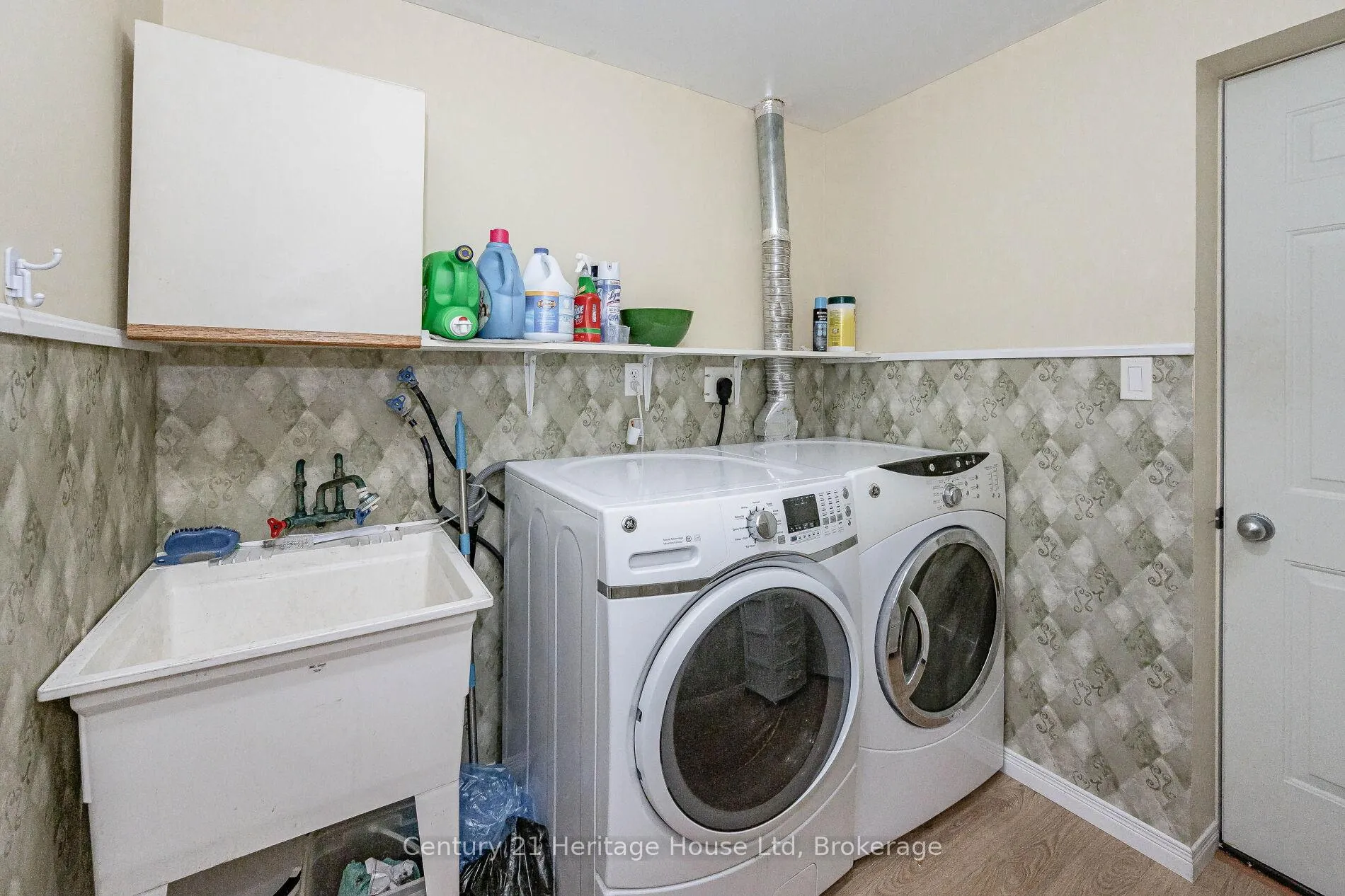Photo 37 of 37 Hasler Crescent, Guelph, Pineridge/Westminster Woods — HOMEH