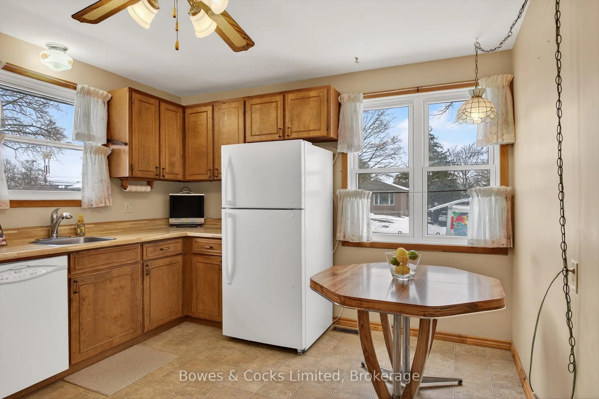 Photo 9 of 716 Otonabee Drive, Peterborough, Ashburnham Ward 4 — HOMEH