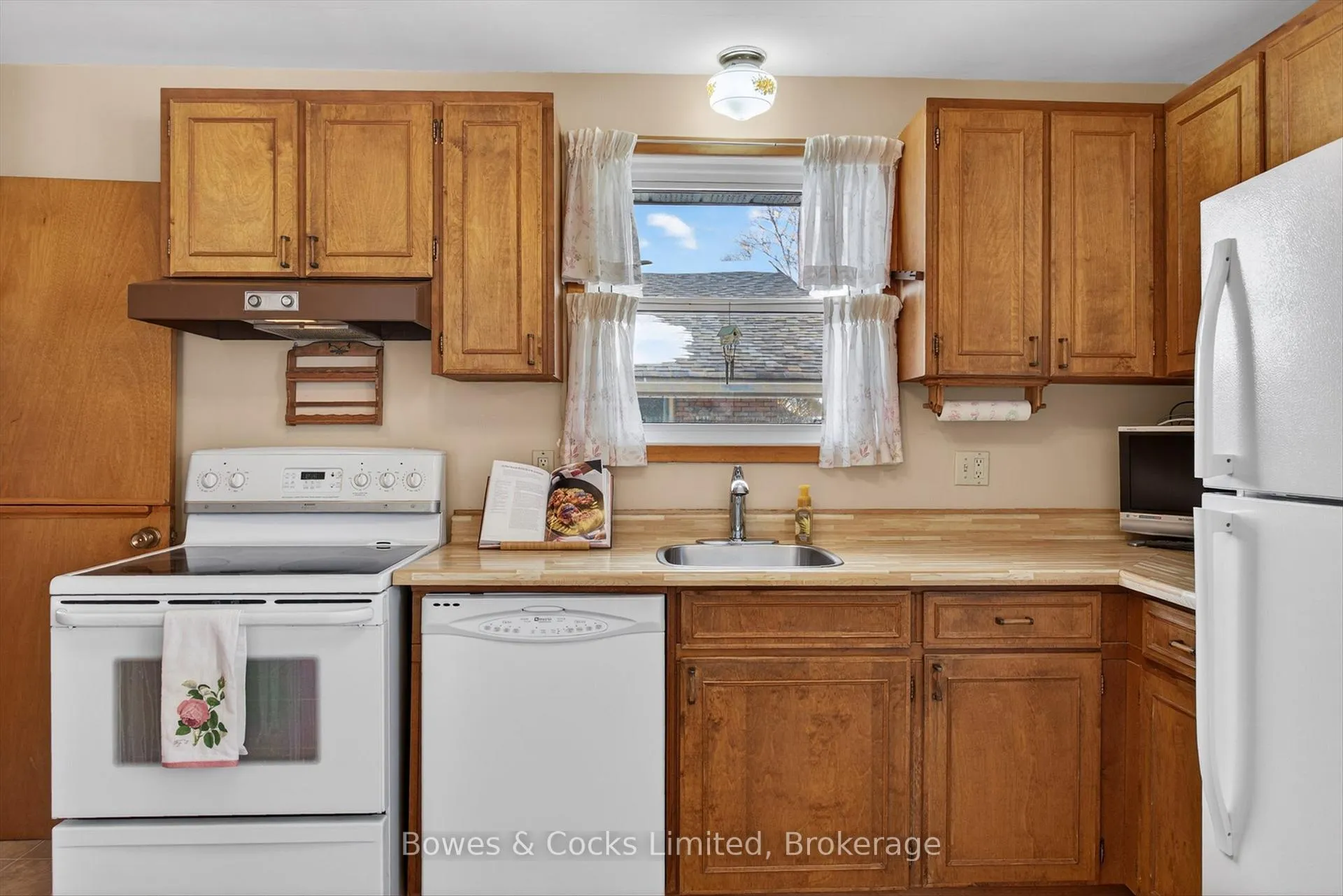 Photo 11 of 716 Otonabee Drive, Peterborough, Ashburnham Ward 4 — HOMEH