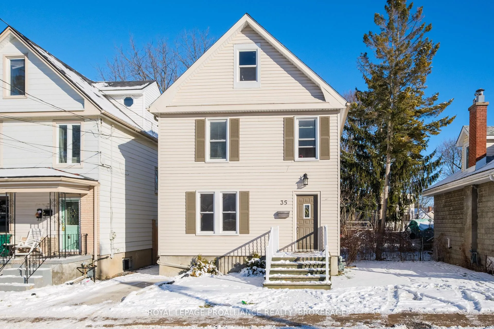 Photo 2 of 35 Hamilton Street, Kingston, East of Sir John A. Blvd — HOMEH