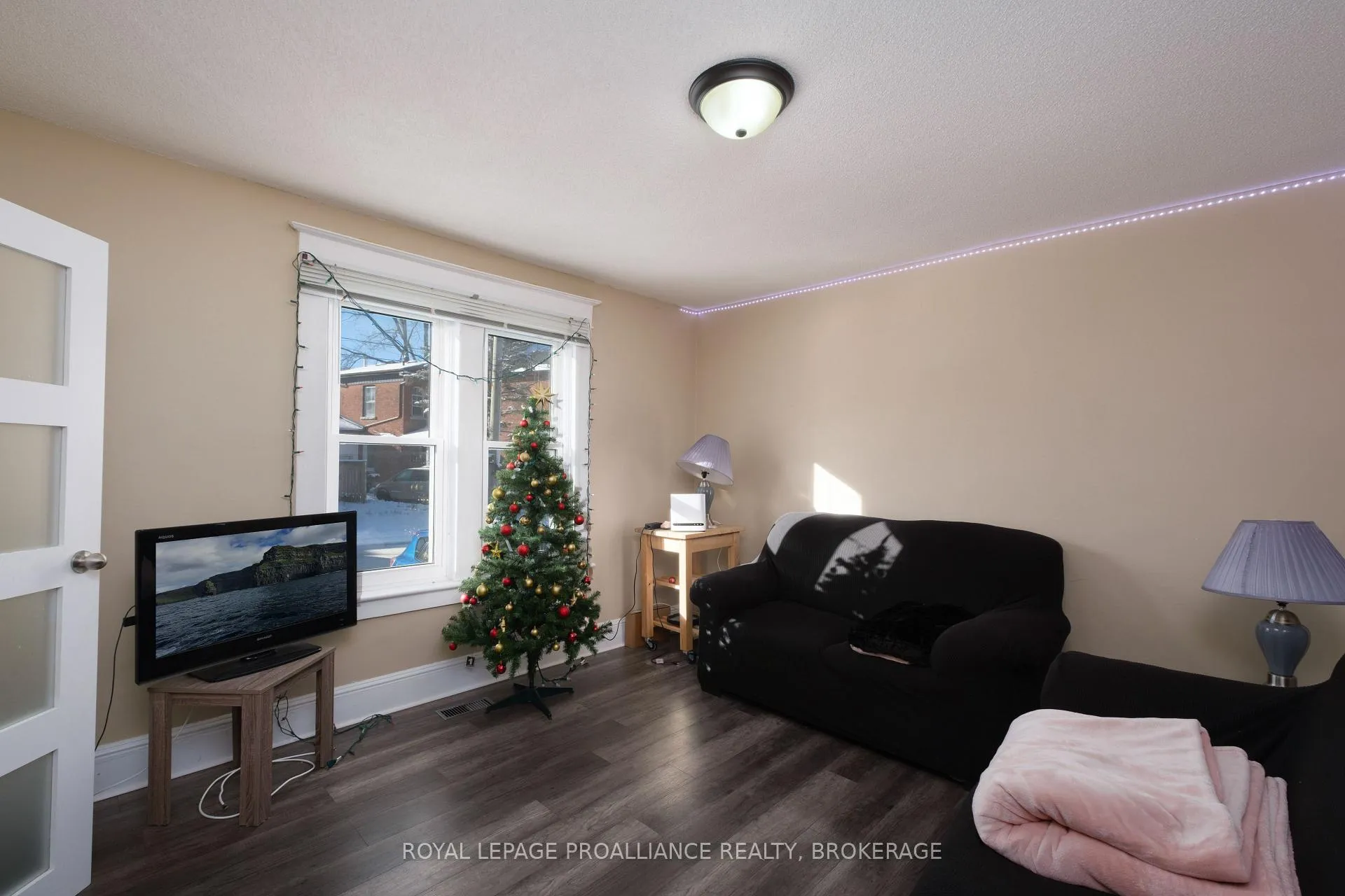 Photo 6 of 35 Hamilton Street, Kingston, East of Sir John A. Blvd — HOMEH