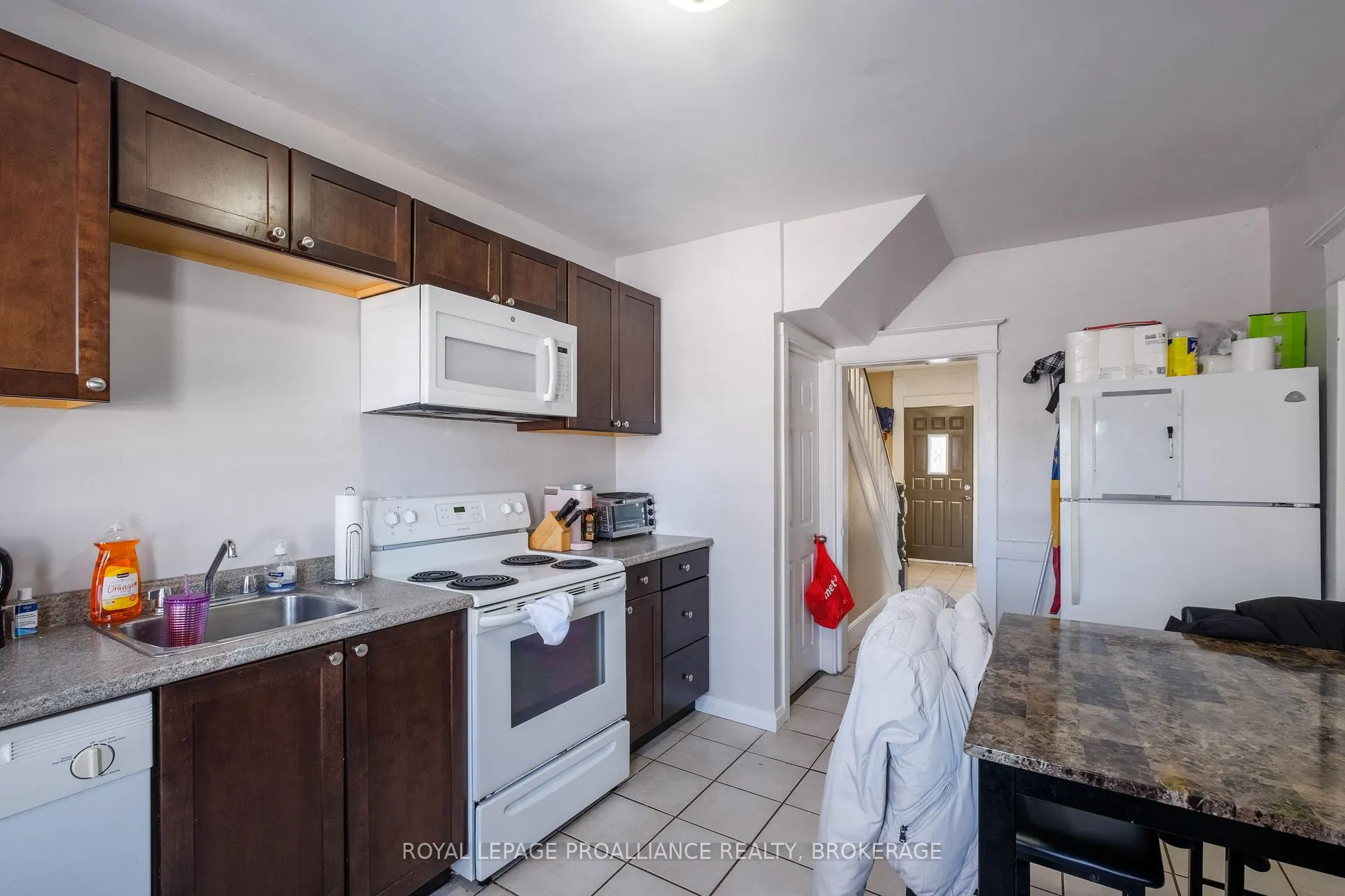 Photo 8 of 35 Hamilton Street, Kingston, East of Sir John A. Blvd — HOMEH