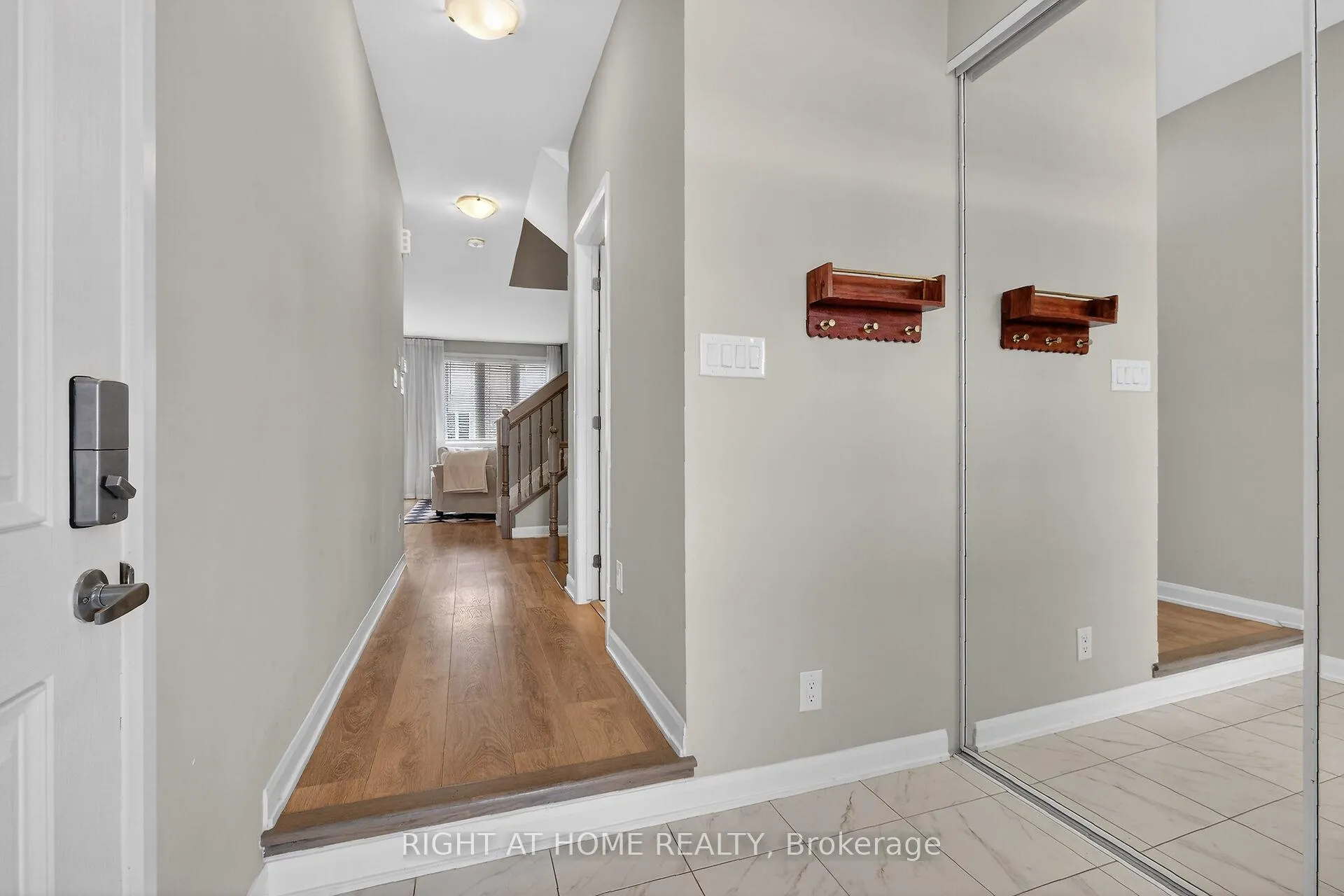 Photo 3 of 577 Decoeur Drive, Ottawa, Avalon West — HOMEH