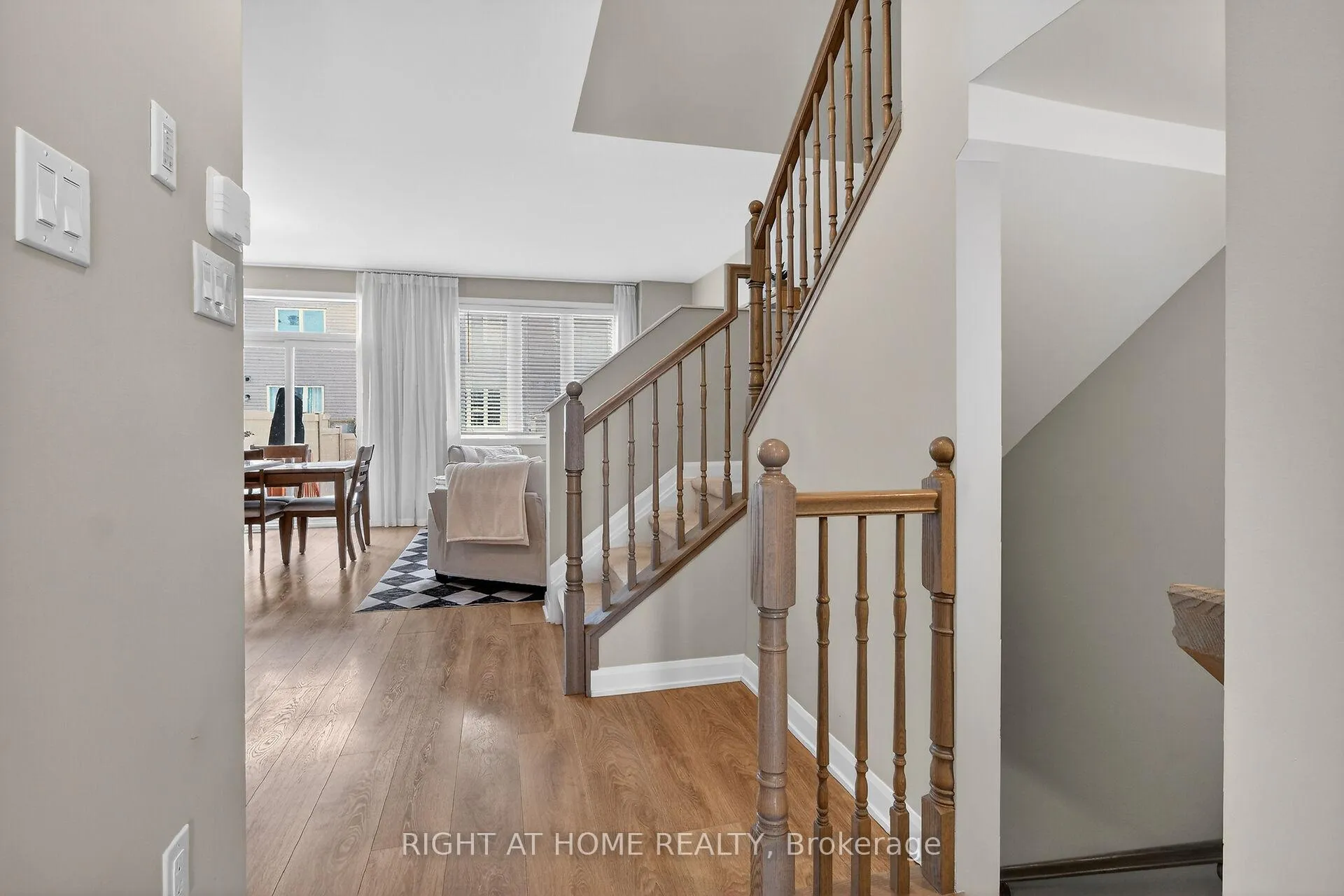 Photo 4 of 577 Decoeur Drive, Ottawa, Avalon West — HOMEH