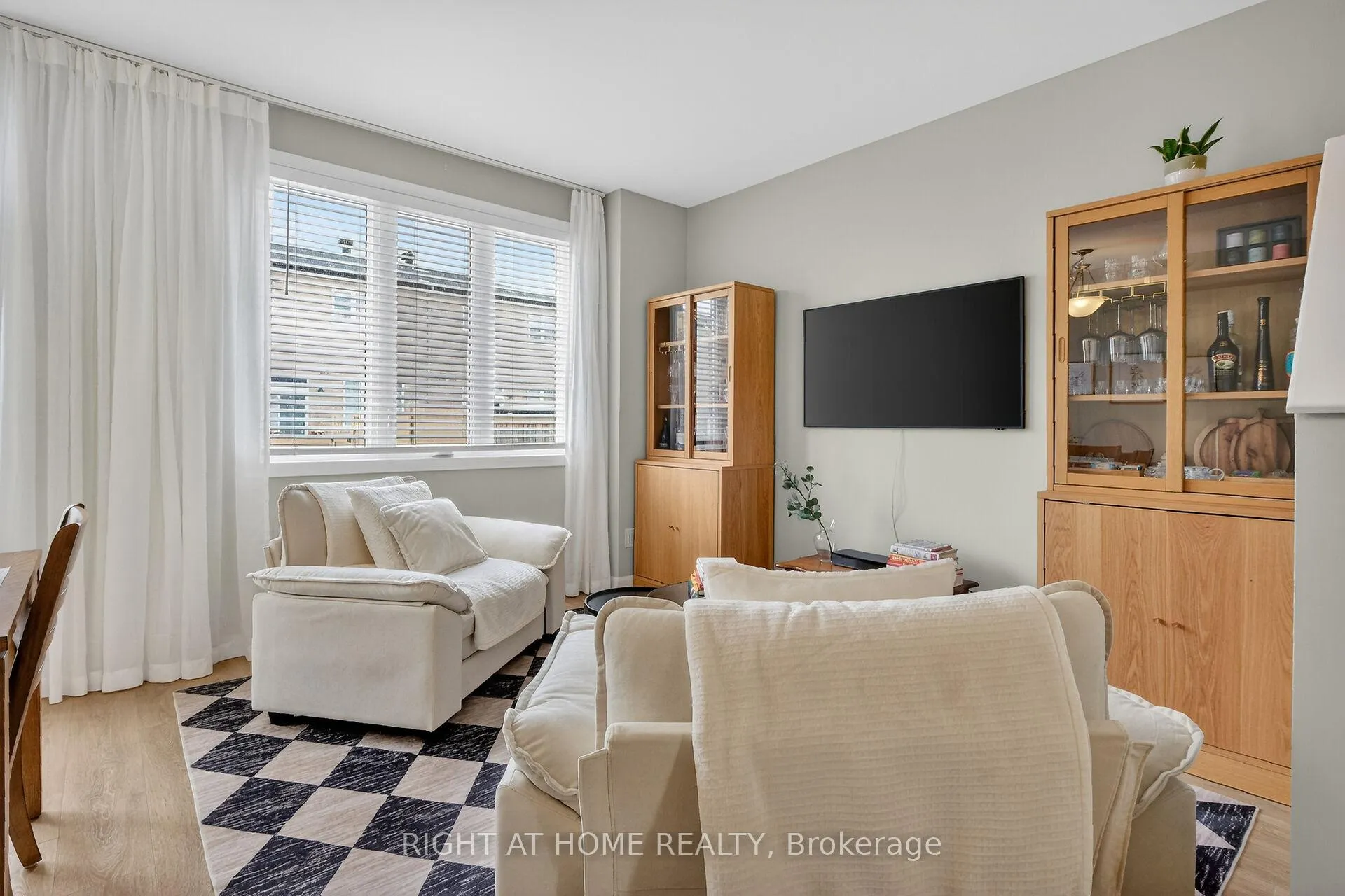 Photo 6 of 577 Decoeur Drive, Ottawa, Avalon West — HOMEH
