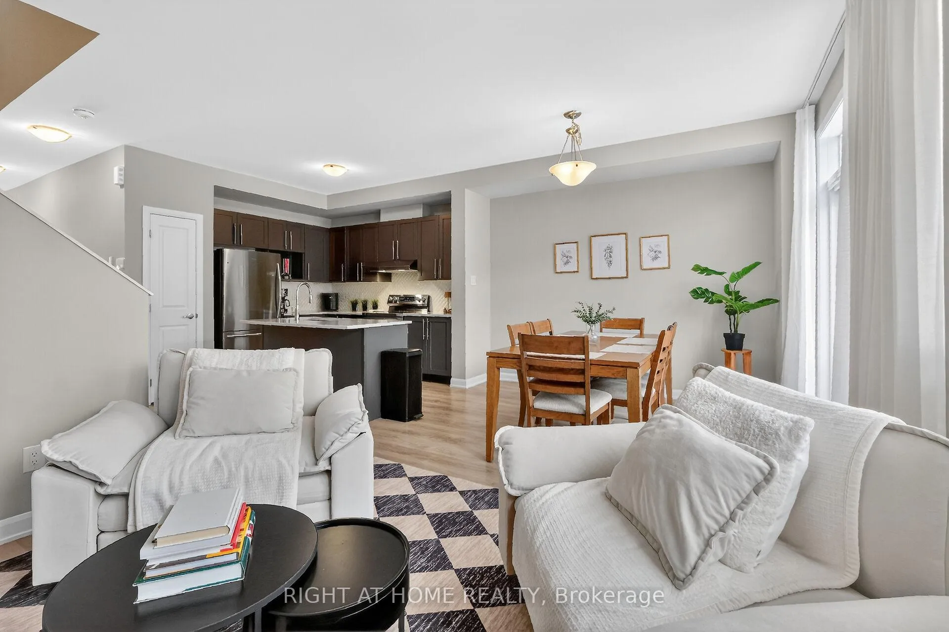 Photo 12 of 577 Decoeur Drive, Ottawa, Avalon West — HOMEH