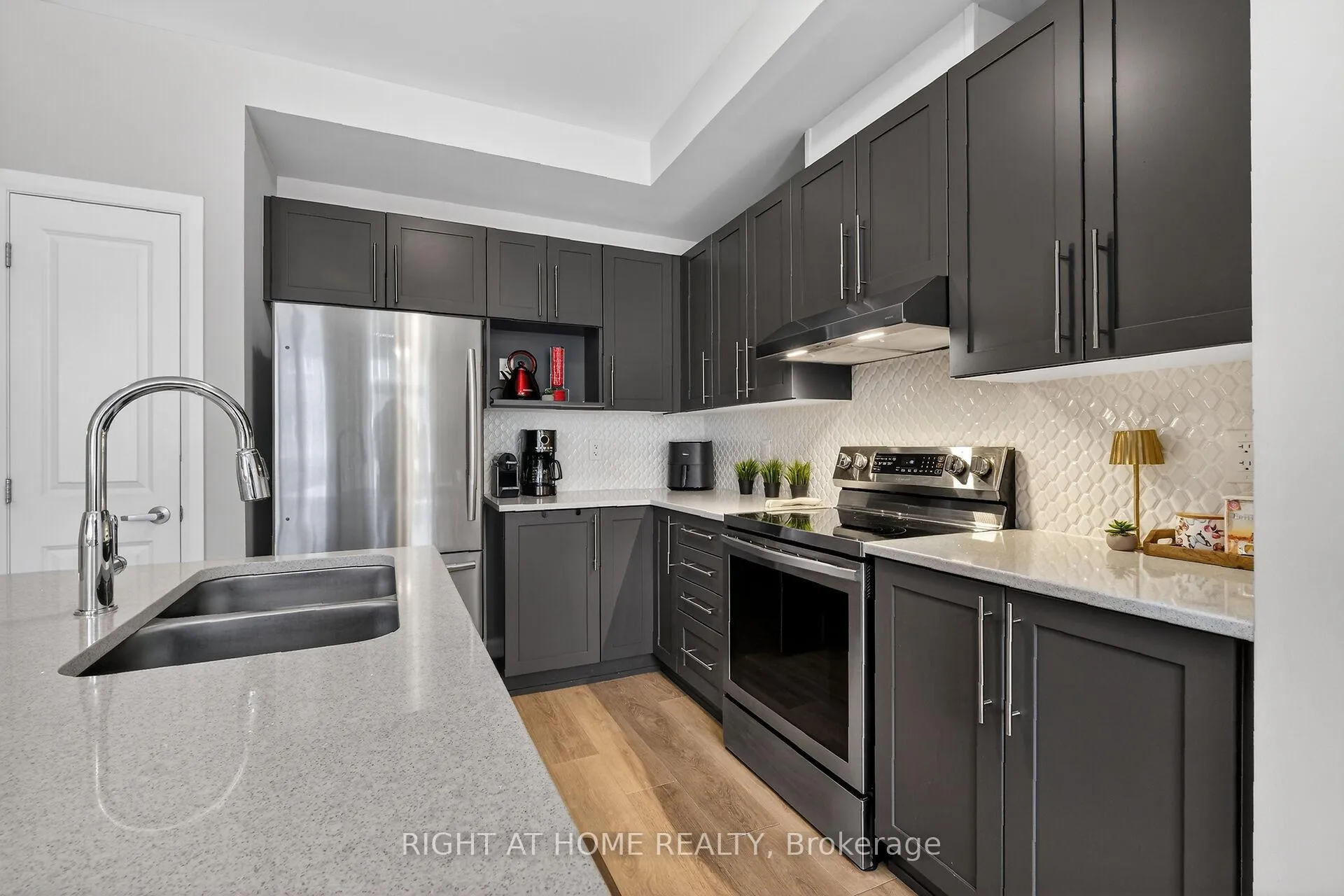 Photo 17 of 577 Decoeur Drive, Ottawa, Avalon West — HOMEH