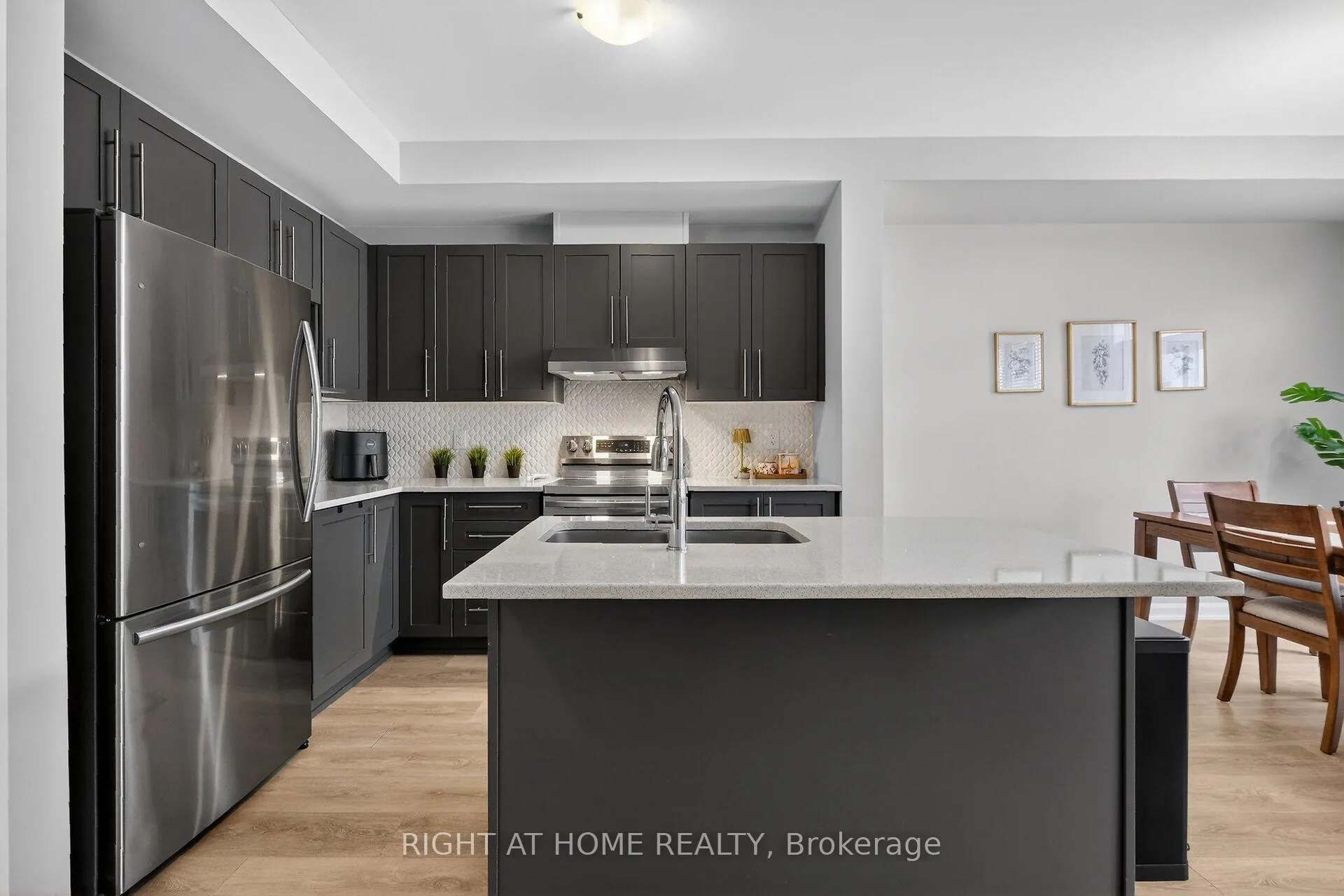 Photo 18 of 577 Decoeur Drive, Ottawa, Avalon West — HOMEH
