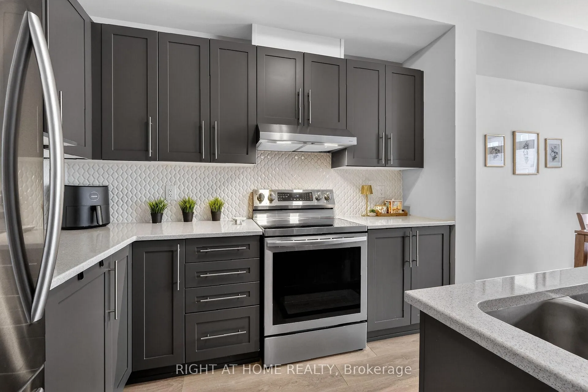 Photo 19 of 577 Decoeur Drive, Ottawa, Avalon West — HOMEH