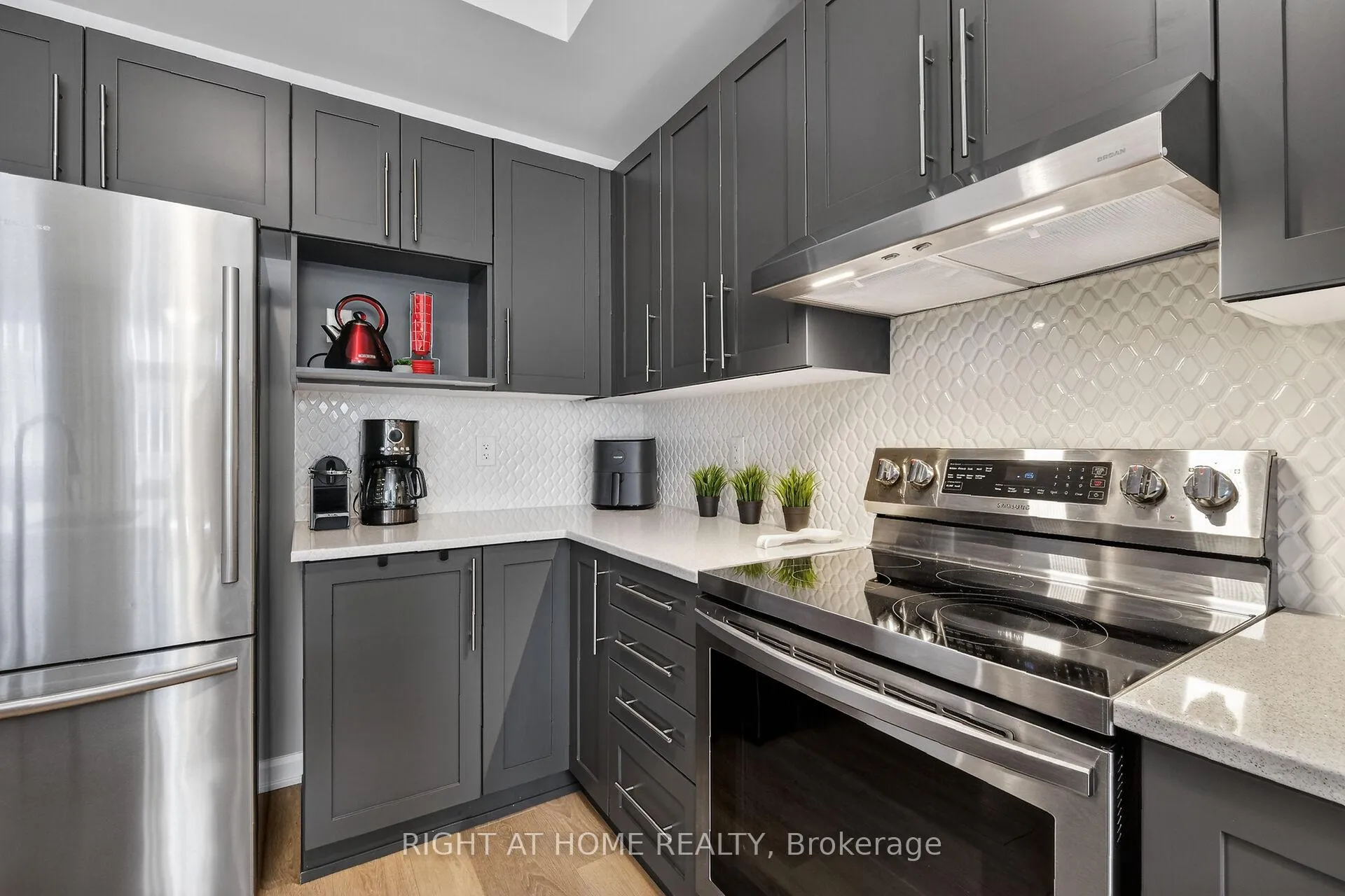 Photo 20 of 577 Decoeur Drive, Ottawa, Avalon West — HOMEH