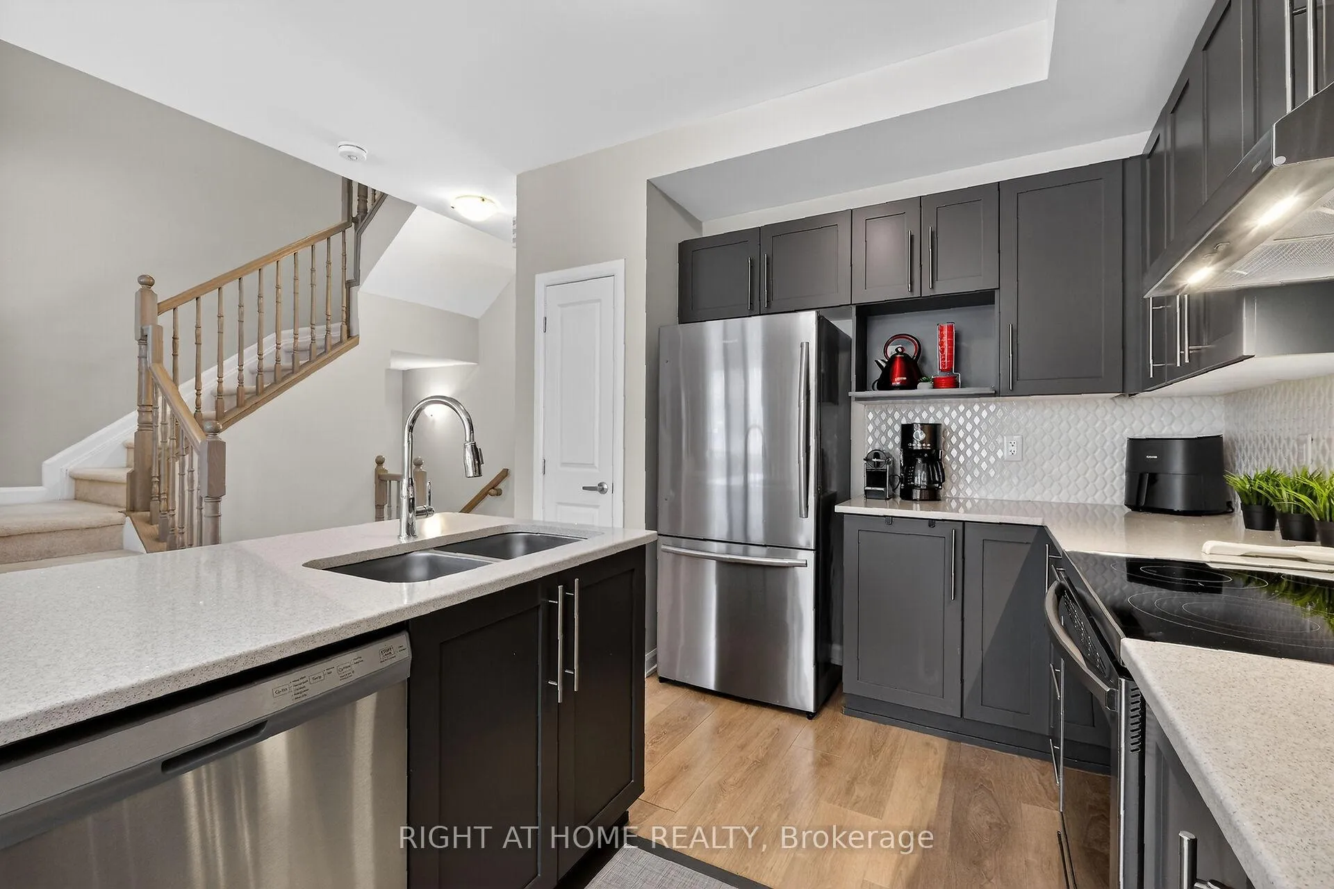 Photo 21 of 577 Decoeur Drive, Ottawa, Avalon West — HOMEH