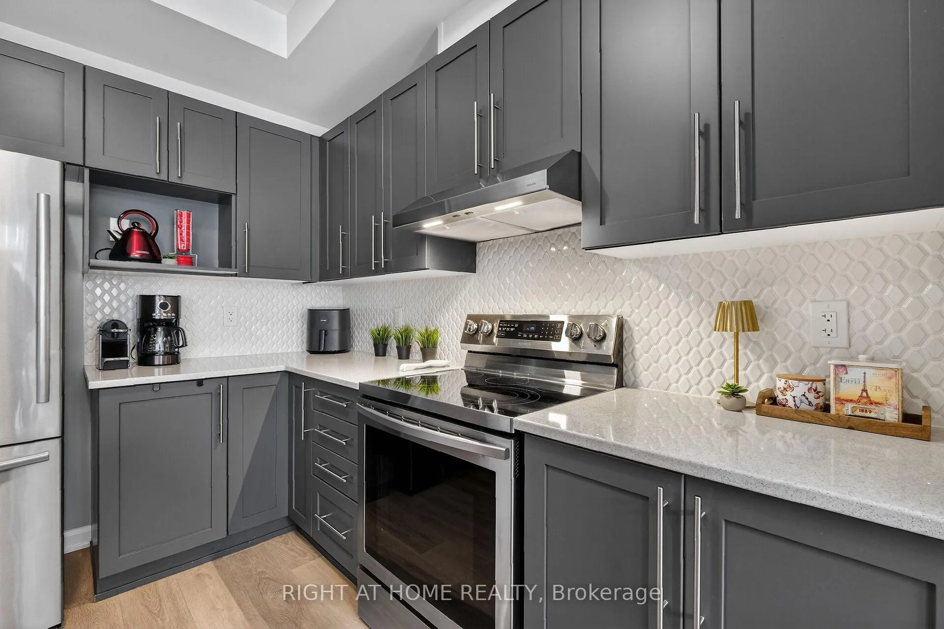 Photo 22 of 577 Decoeur Drive, Ottawa, Avalon West — HOMEH