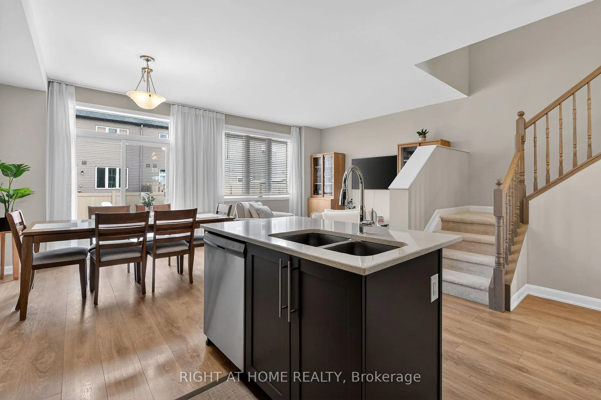 Photo 23 of 577 Decoeur Drive, Ottawa, Avalon West — HOMEH