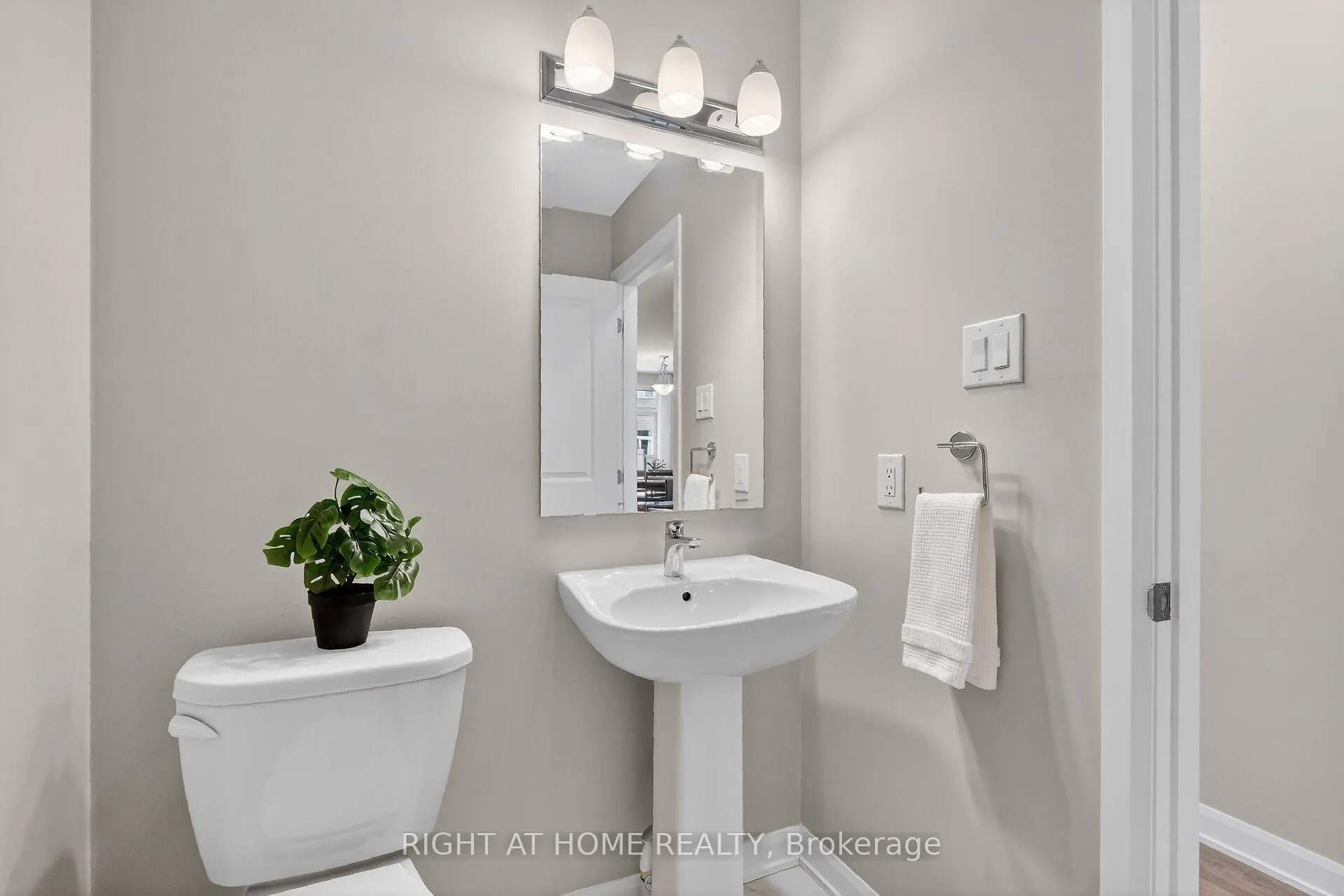 Photo 24 of 577 Decoeur Drive, Ottawa, Avalon West — HOMEH