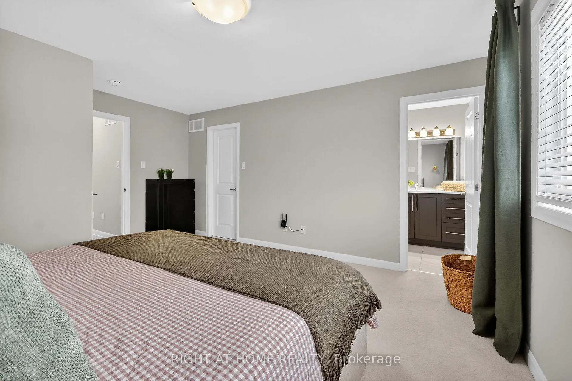 Photo 29 of 577 Decoeur Drive, Ottawa, Avalon West — HOMEH
