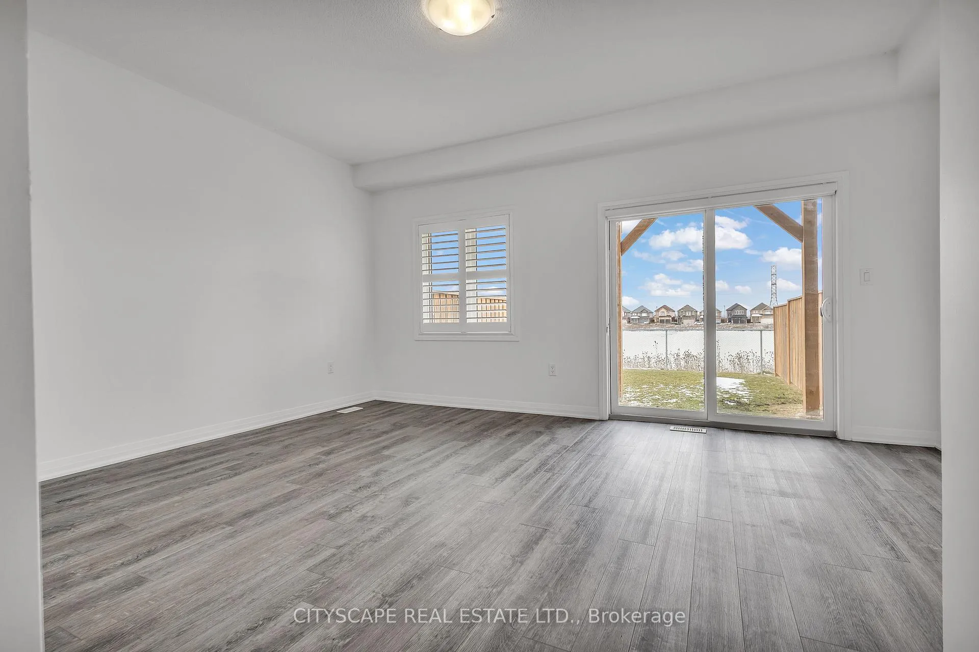 Photo 8 of Unit 9, 34 Laguna Village Crescent, Hamilton, Rural Glanbrook — HOMEH