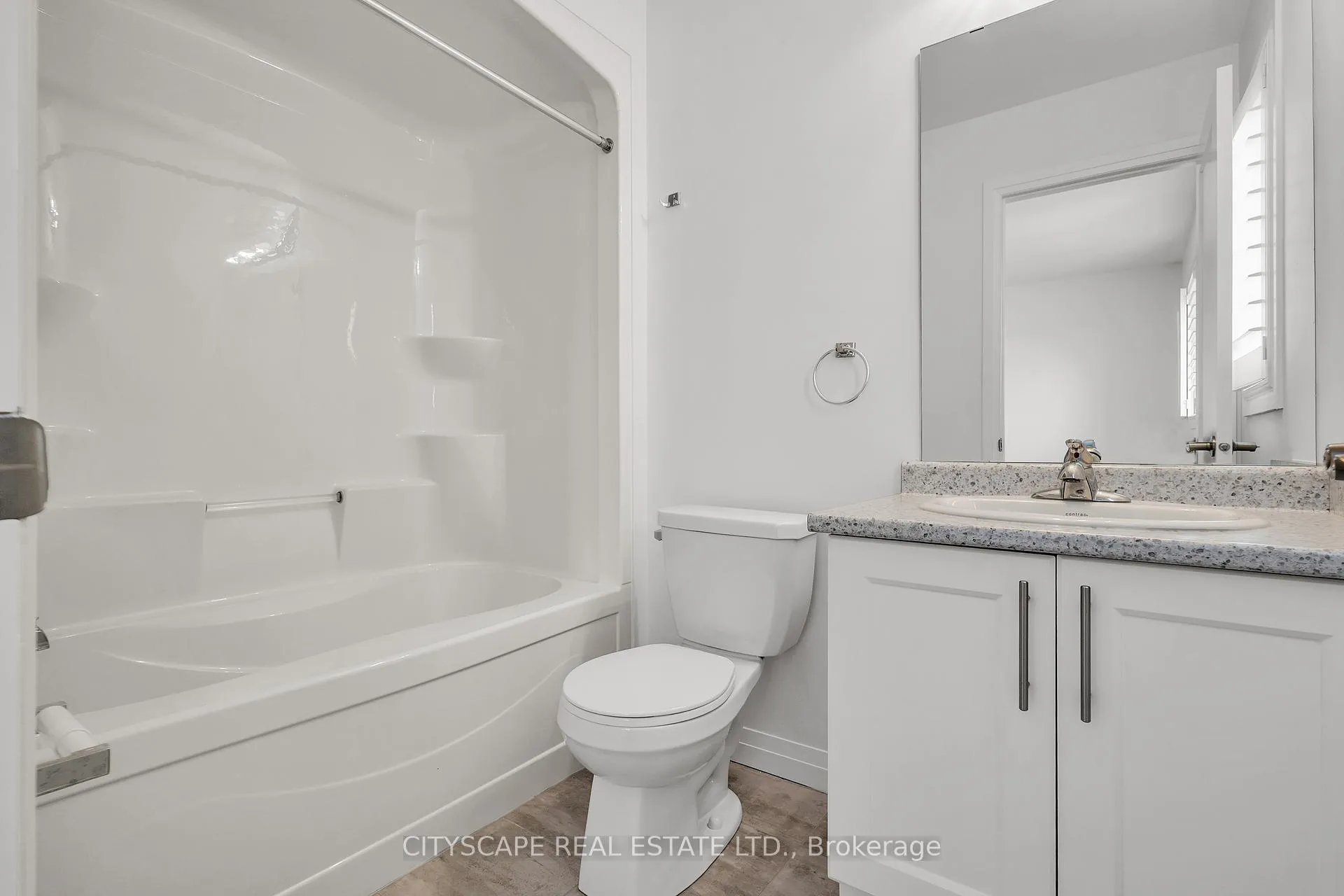 Photo 35 of Unit 9, 34 Laguna Village Crescent, Hamilton, Rural Glanbrook — HOMEH