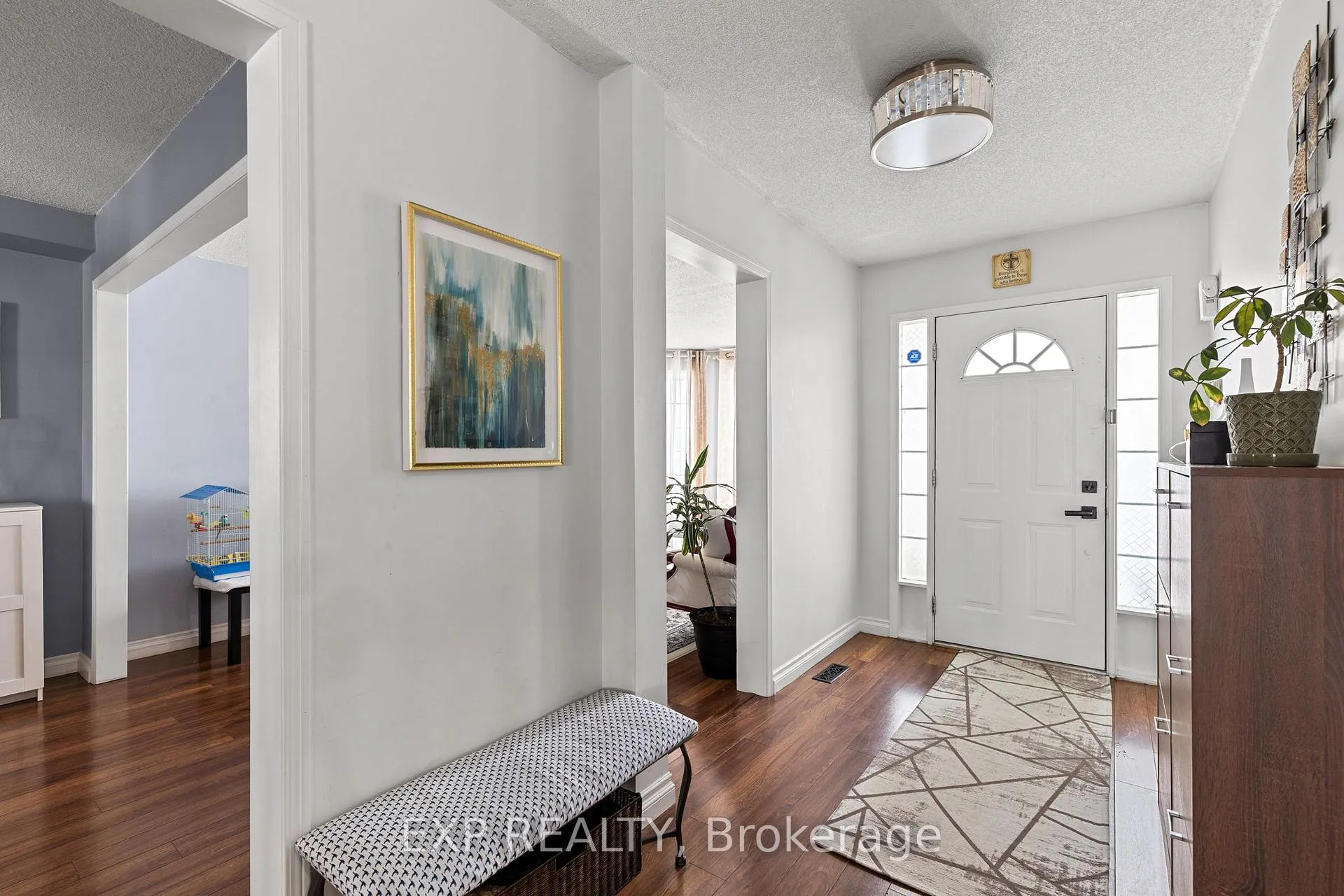 Photo 2 of 5 Sun King Crescent, Barrie, Innis-Shore — HOMEH