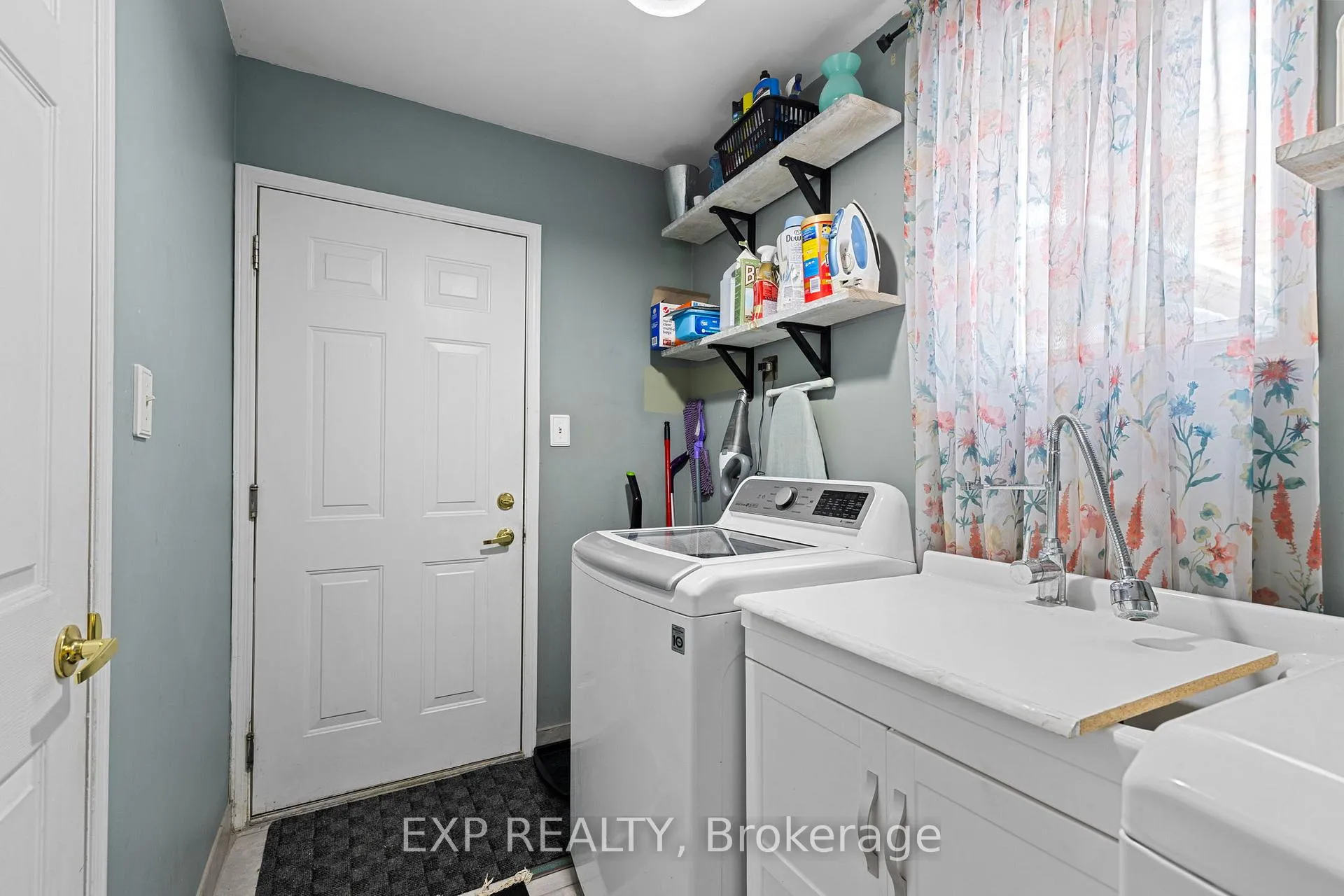 Photo 6 of 5 Sun King Crescent, Barrie, Innis-Shore — HOMEH
