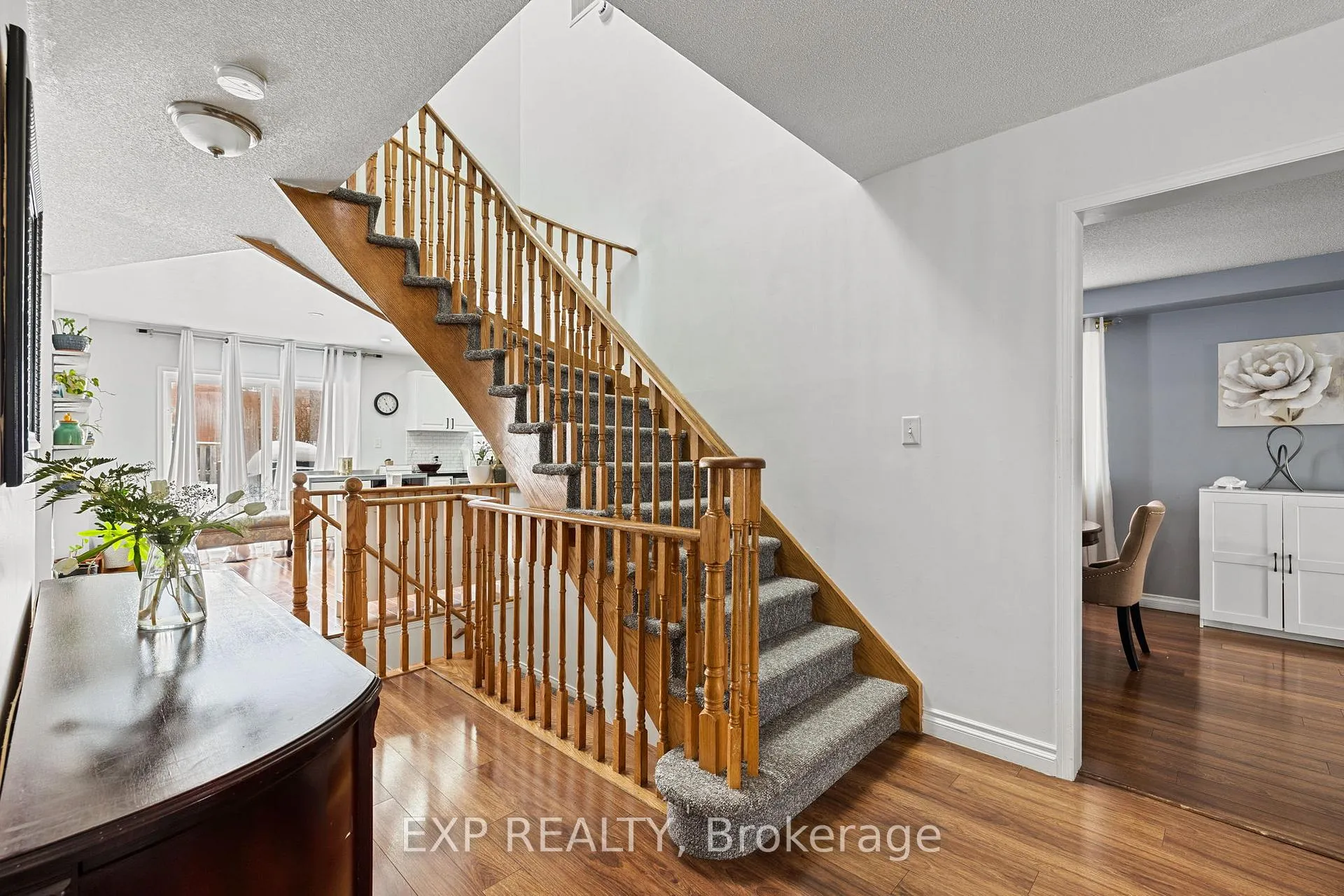 Photo 7 of 5 Sun King Crescent, Barrie, Innis-Shore — HOMEH