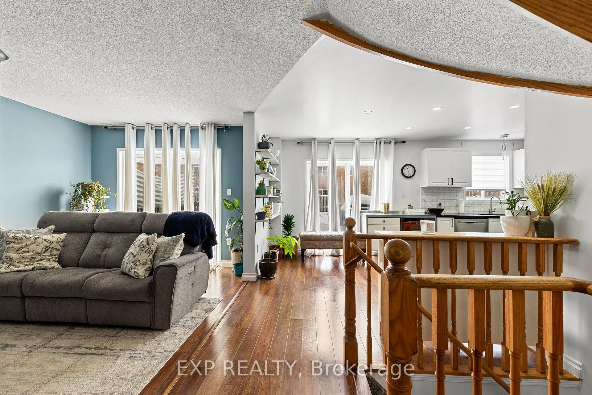 Photo 8 of 5 Sun King Crescent, Barrie, Innis-Shore — HOMEH