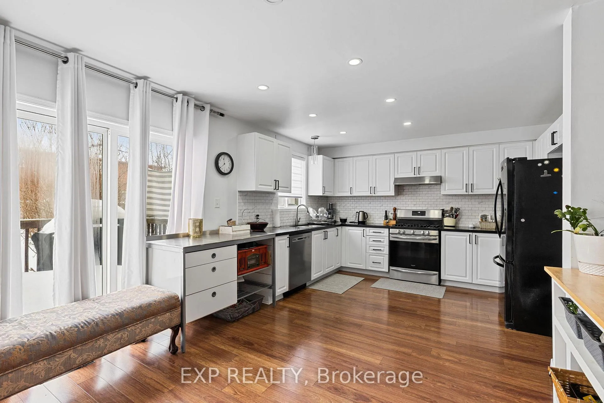 Photo 12 of 5 Sun King Crescent, Barrie, Innis-Shore — HOMEH