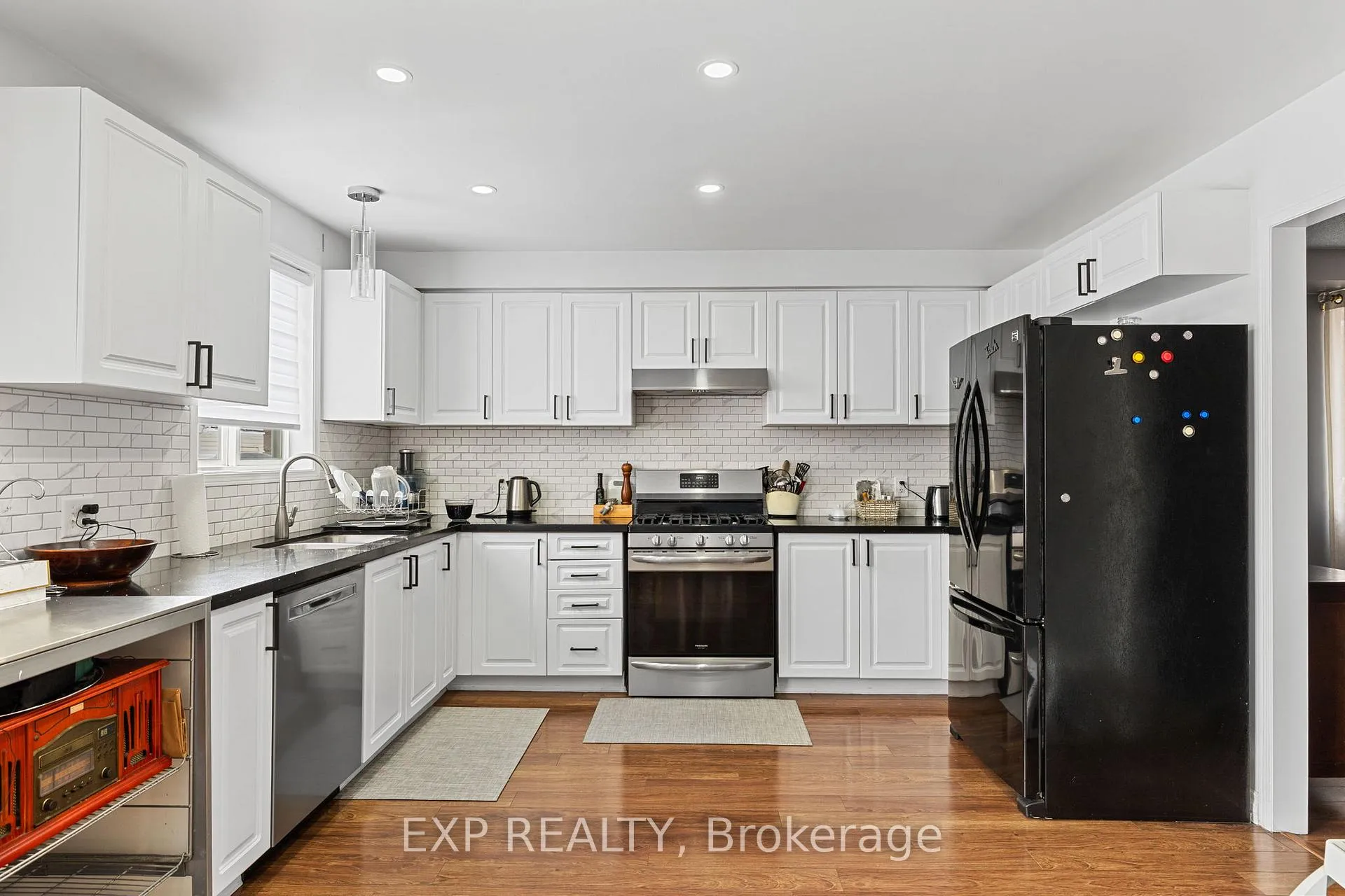 Photo 13 of 5 Sun King Crescent, Barrie, Innis-Shore — HOMEH
