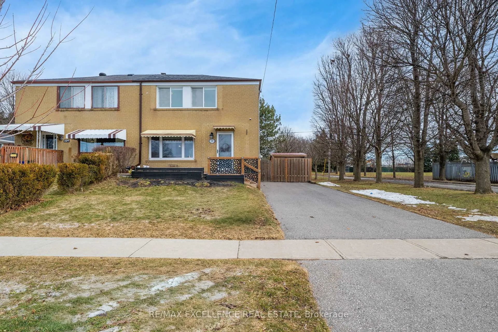 Photo 2 of 231 Rosedale Drive, Whitby, Downtown Whitby — HOMEH