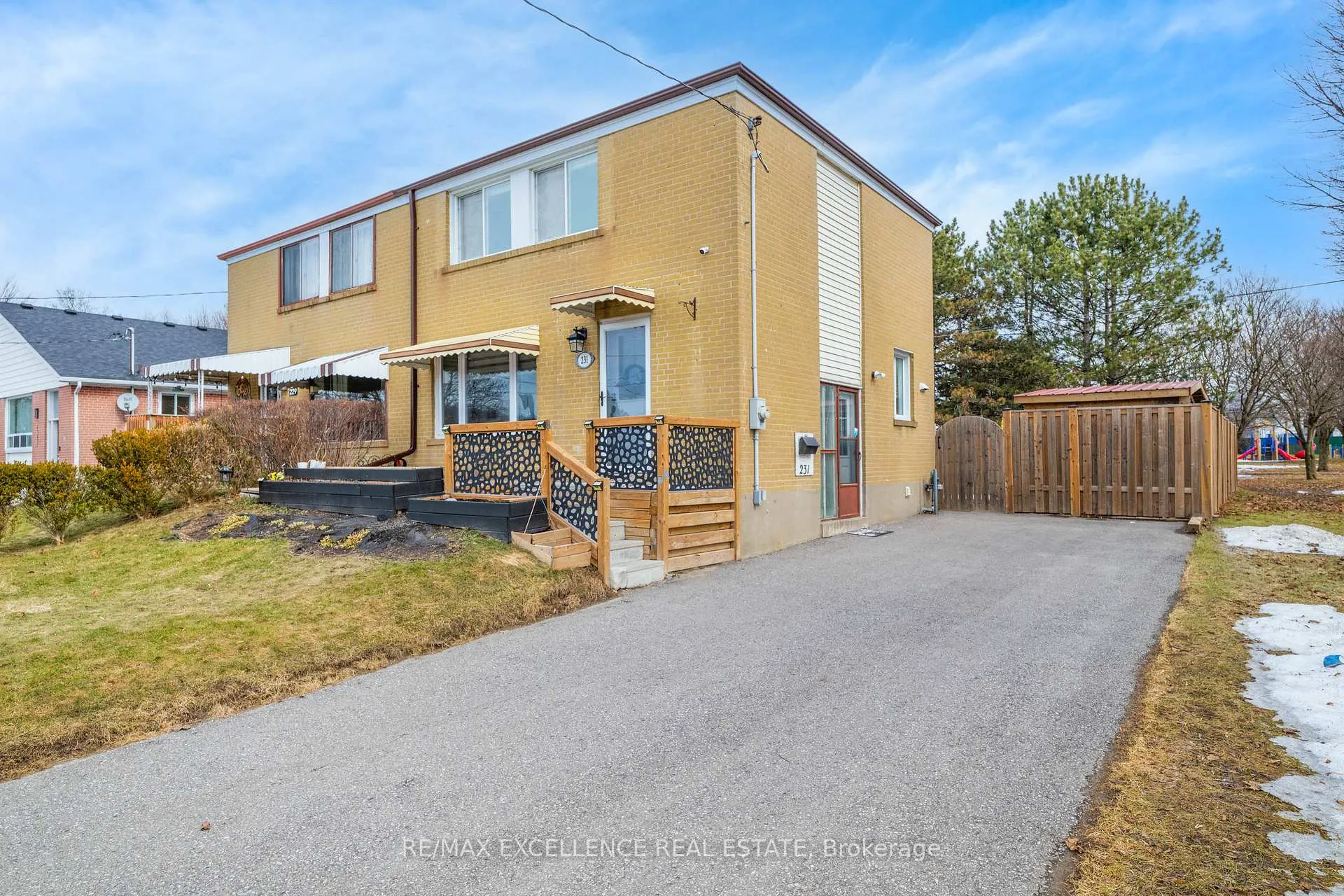 Photo 3 of 231 Rosedale Drive, Whitby, Downtown Whitby — HOMEH